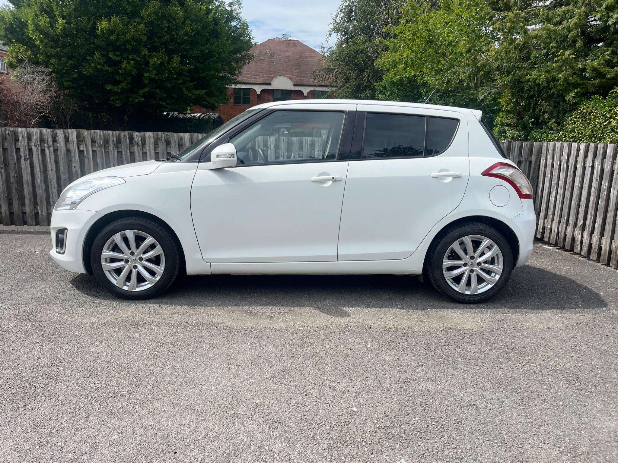 A 2016 SUZUKI SWIFT 1.2 Dualjet SZ4 Euro 6 (s/s) 5dr A 2016 SUZUKI SWIFT 1.2 Dualjet SZ4 Euro 6 (s/s) 5dr