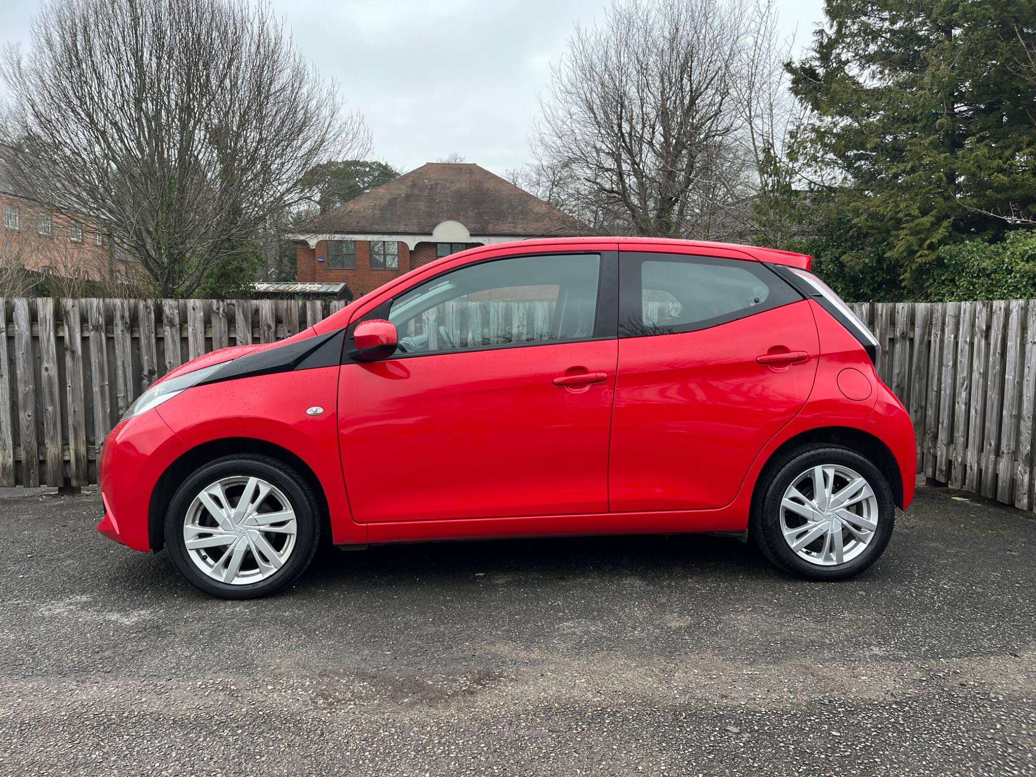 A 2015 TOYOTA AYGO 1.0 VVT-i x-pression x-wave Euro 5 5dr Euro 5 A 2015 TOYOTA AYGO 1.0 VVT-i x-pression x-wave Euro 5 5dr Euro 5