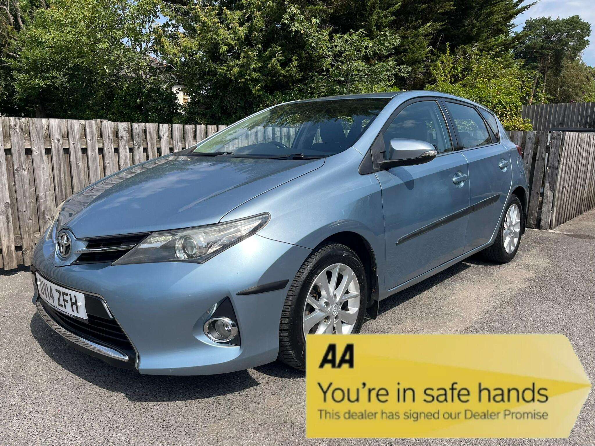 A 2014 TOYOTA AURIS 1.33 Dual VVT-i Icon Euro 5 (s/s) 5dr A 2014 TOYOTA AURIS 1.33 Dual VVT-i Icon Euro 5 (s/s) 5dr