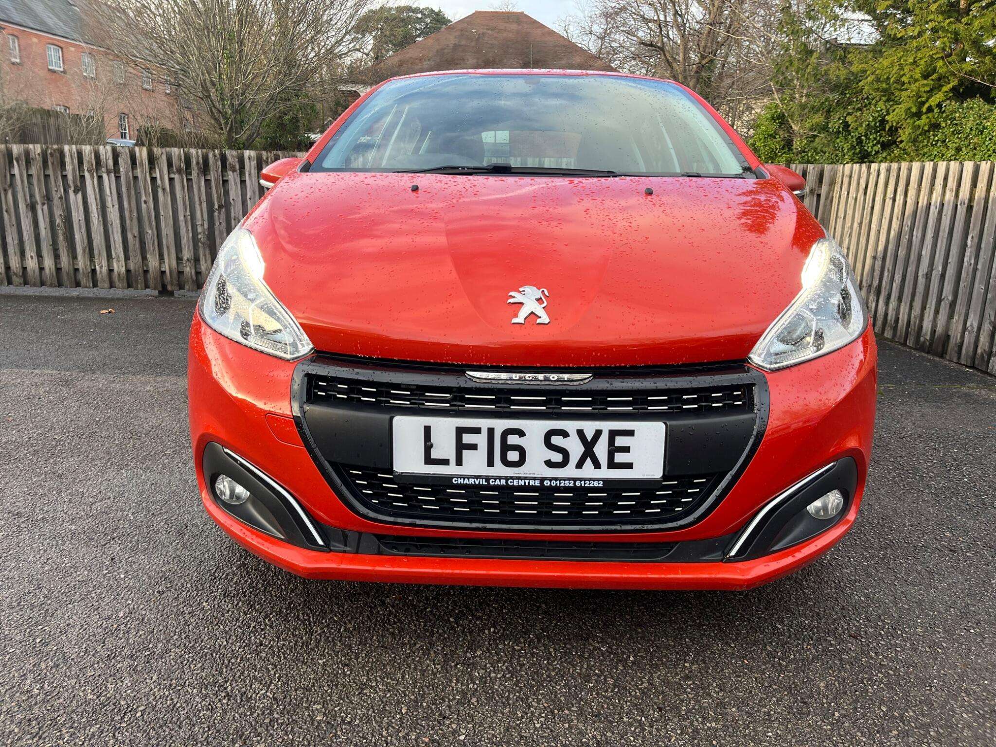 A 2016 PEUGEOT 208 1.2 PureTech XS White Euro 6 5dr A 2016 PEUGEOT 208 1.2 PureTech XS White Euro 6 5dr