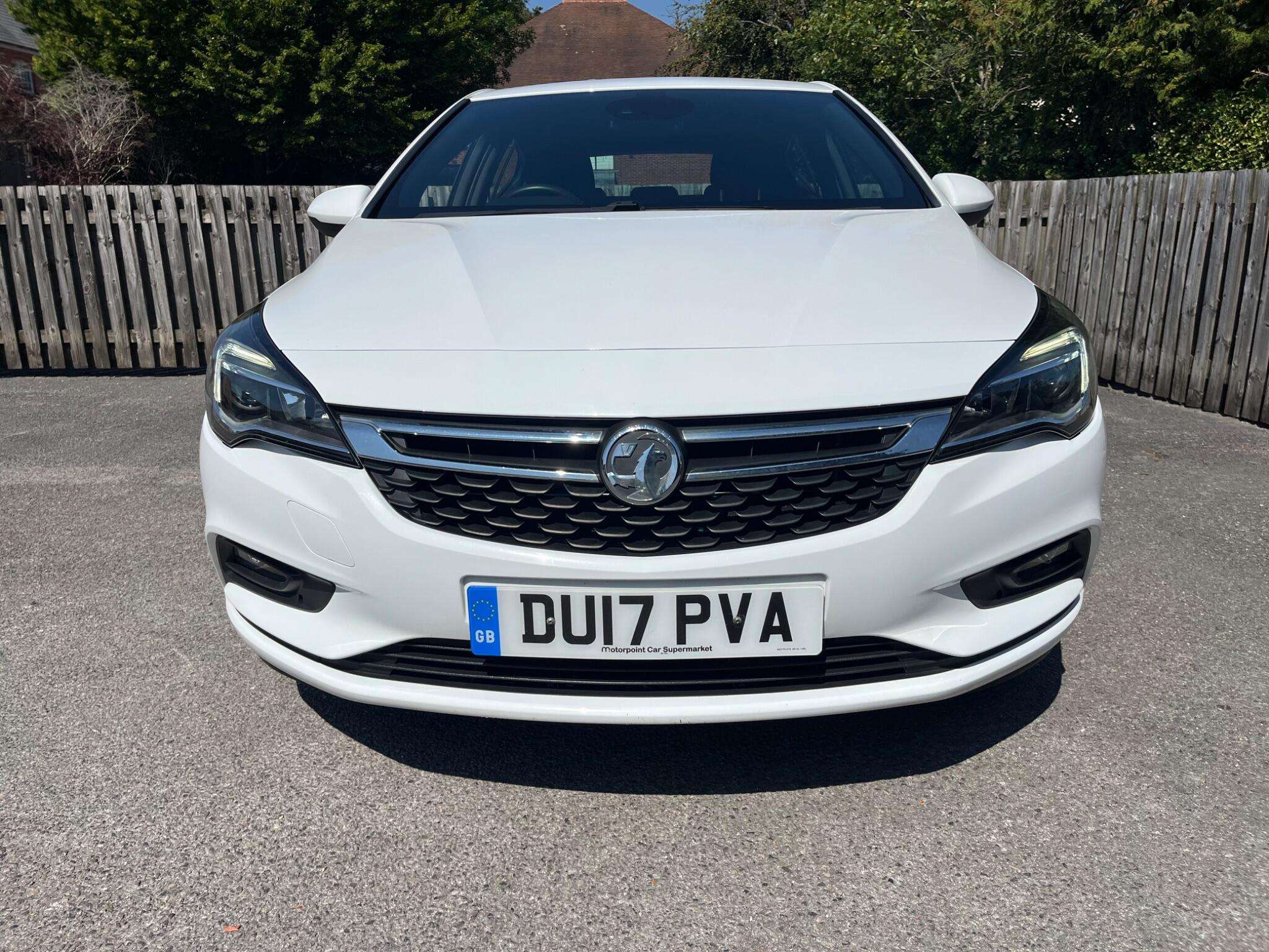 A 2017 VAUXHALL ASTRA 1.4i Turbo SRi Nav Euro 6 5dr A 2017 VAUXHALL ASTRA 1.4i Turbo SRi Nav Euro 6 5dr