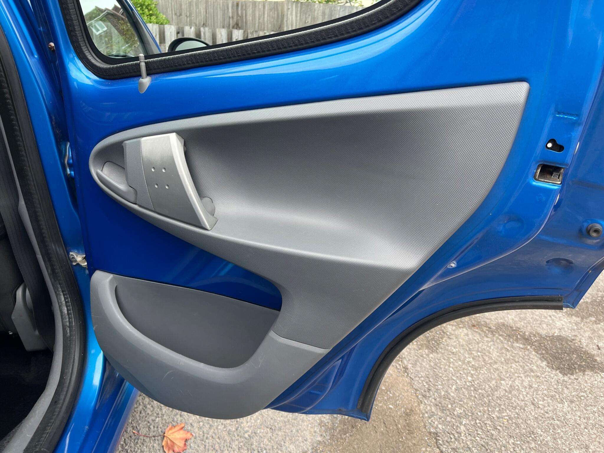 2009 PEUGEOT 107 2009 PEUGEOT 107