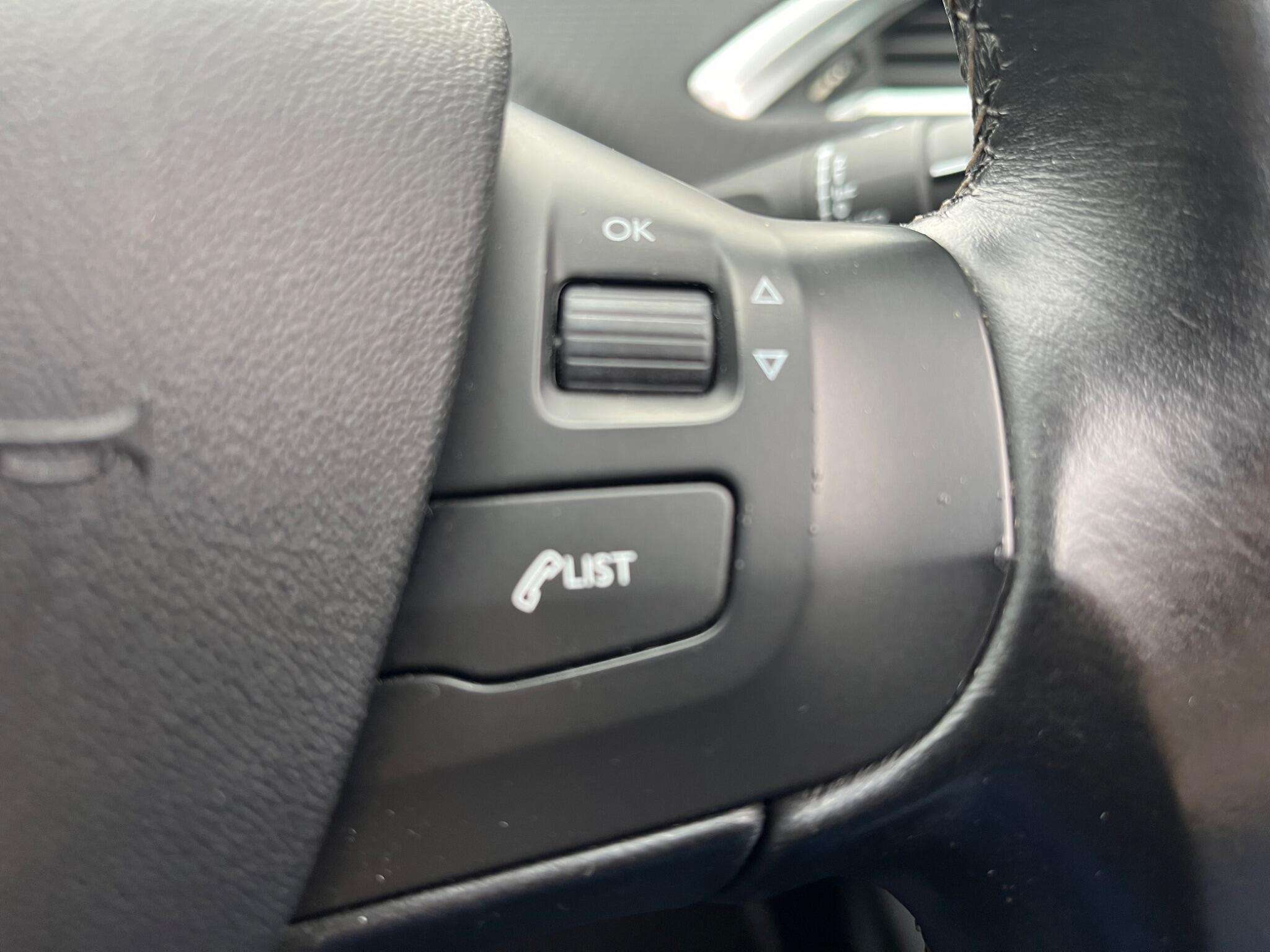 A 2016 PEUGEOT 2008 1.2 PureTech Allure Euro 6 (s/s) 5dr A 2016 PEUGEOT 2008 1.2 PureTech Allure Euro 6 (s/s) 5dr