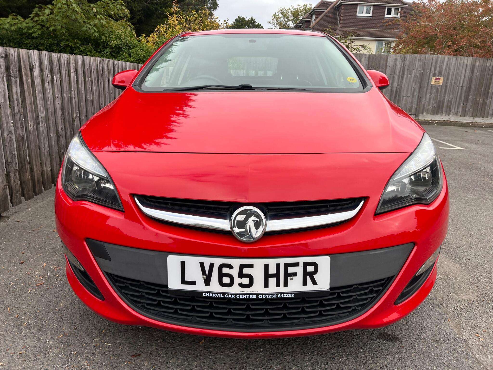 A 2015 VAUXHALL ASTRA 1.4i Excite Euro 6 5dr A 2015 VAUXHALL ASTRA 1.4i Excite Euro 6 5dr
