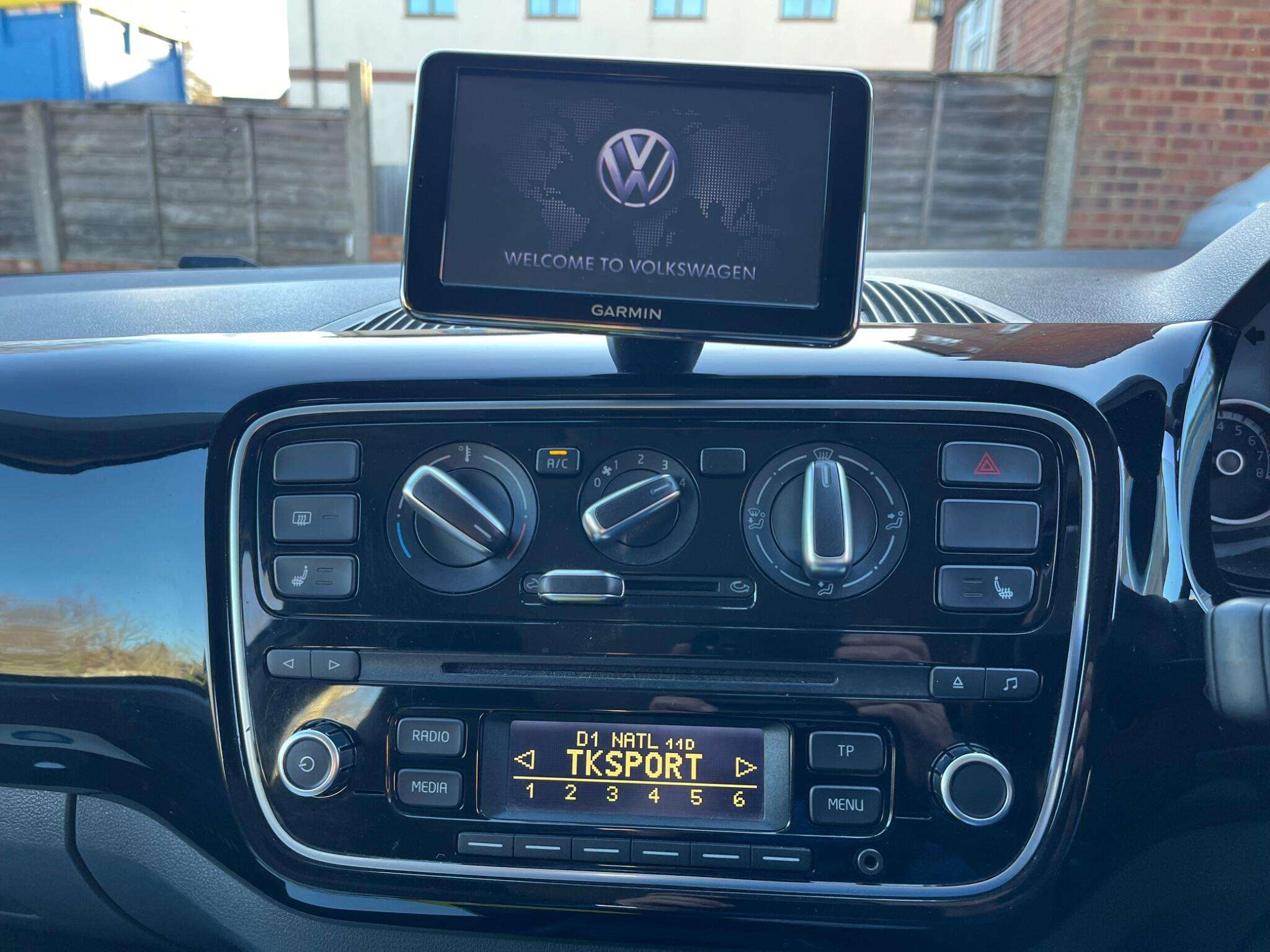 2015 VOLKSWAGEN UP! 2015 VOLKSWAGEN UP!