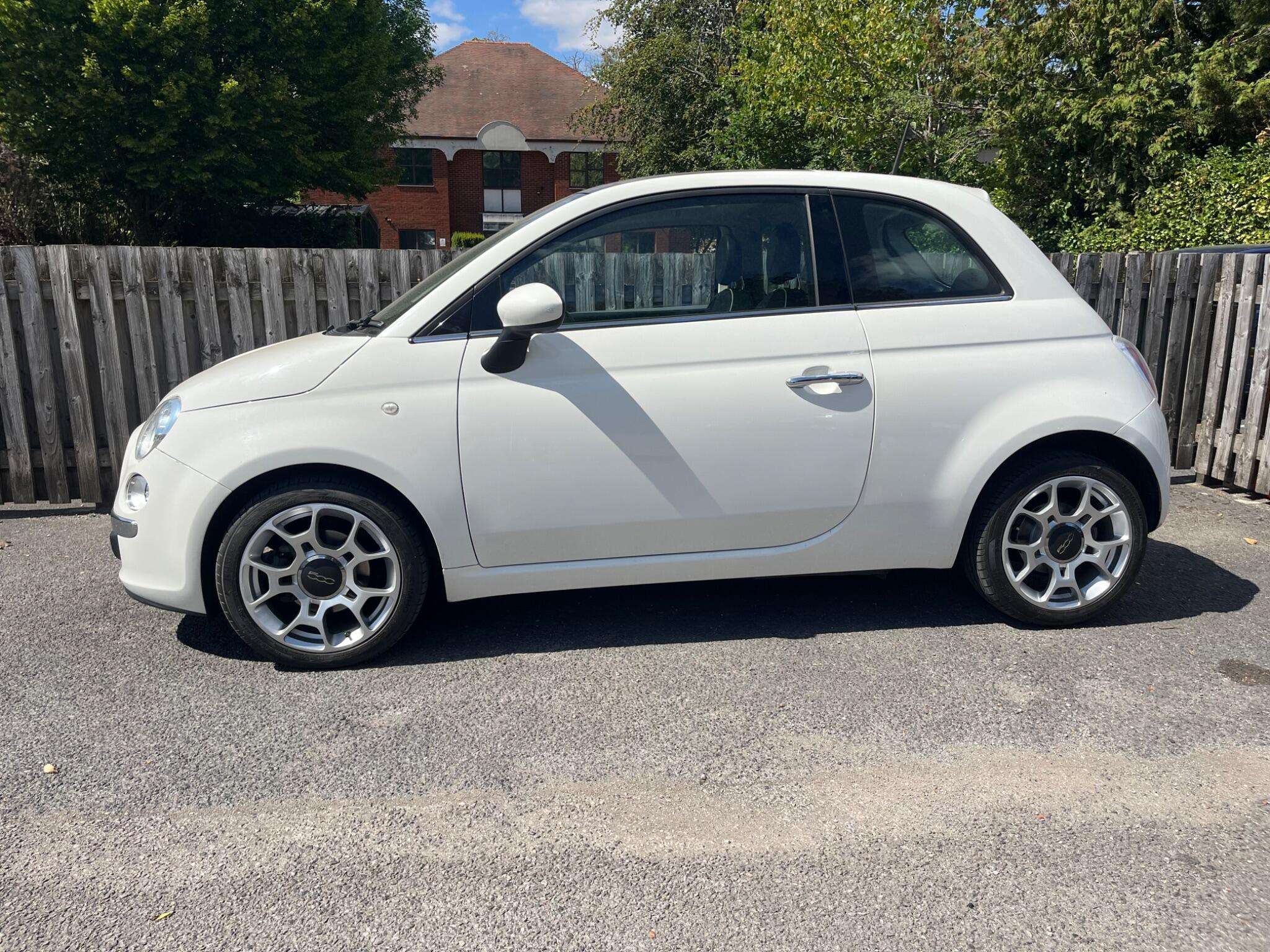 A 2014 FIAT 500 0.9 TwinAir Lounge Euro 6 (s/s) 3dr A 2014 FIAT 500 0.9 TwinAir Lounge Euro 6 (s/s) 3dr