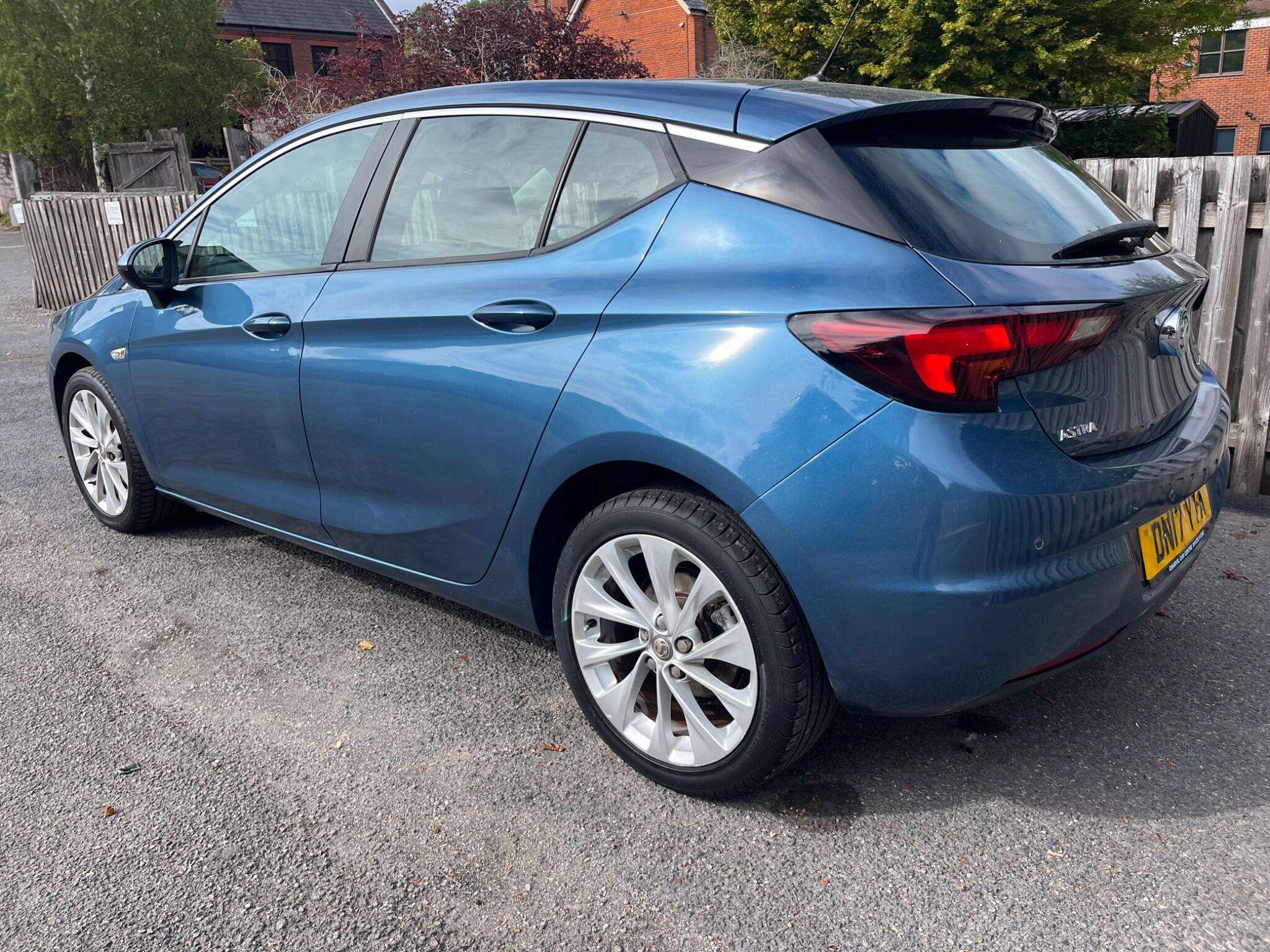 A 2017 VAUXHALL ASTRA 1.4i Turbo Design Euro 6 5dr A 2017 VAUXHALL ASTRA 1.4i Turbo Design Euro 6 5dr