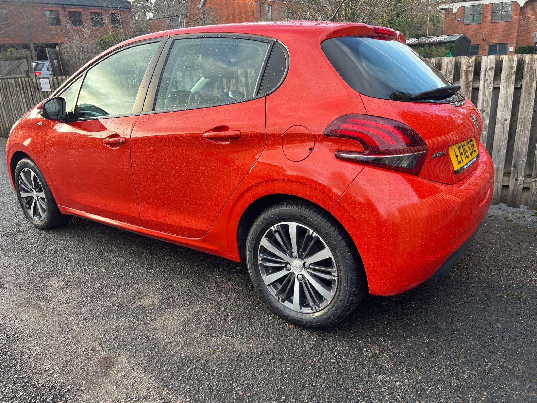 A 2016 PEUGEOT 208 1.2 PureTech XS White Euro 6 5dr A 2016 PEUGEOT 208 1.2 PureTech XS White Euro 6 5dr