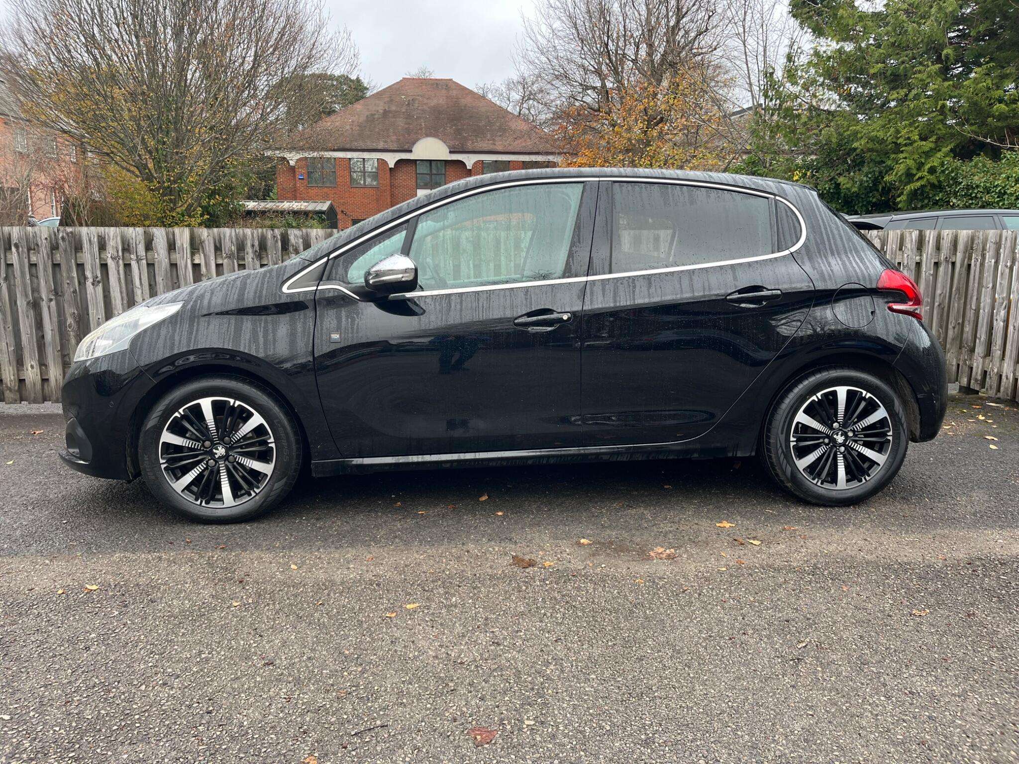 A 2019 PEUGEOT 208 1.2 PureTech Tech Edition Euro 6 (s/s) 5dr A 2019 PEUGEOT 208 1.2 PureTech Tech Edition Euro 6 (s/s) 5dr