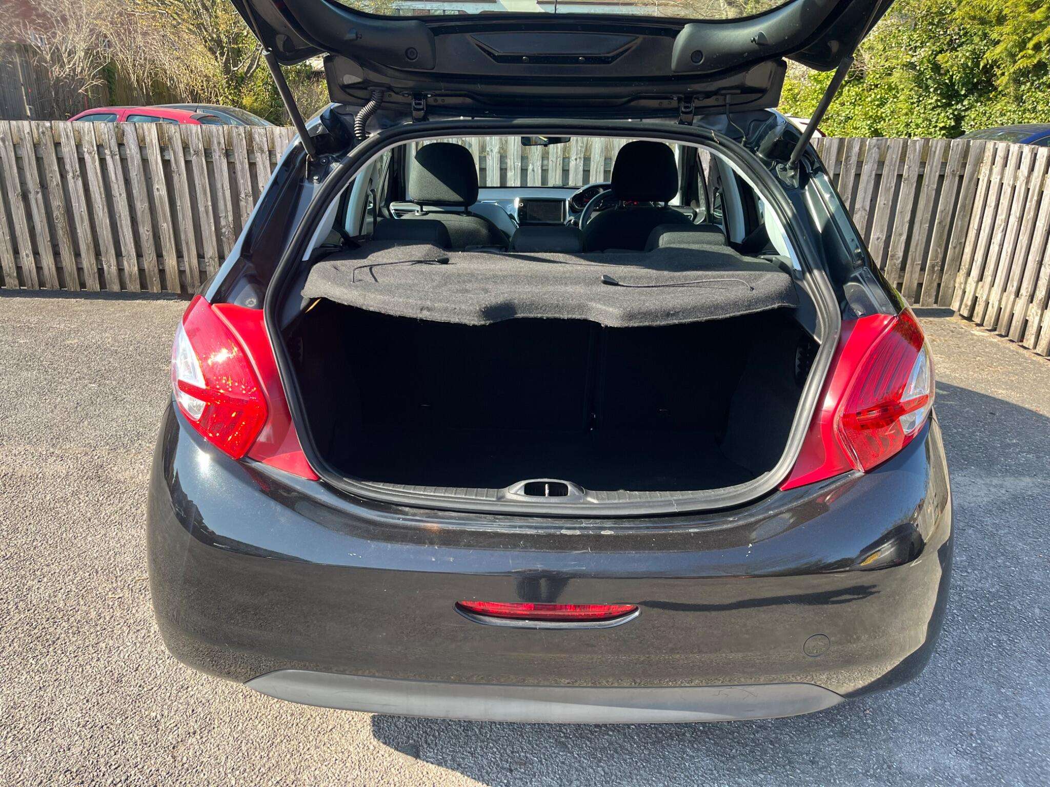 2014 PEUGEOT 208 2014 PEUGEOT 208