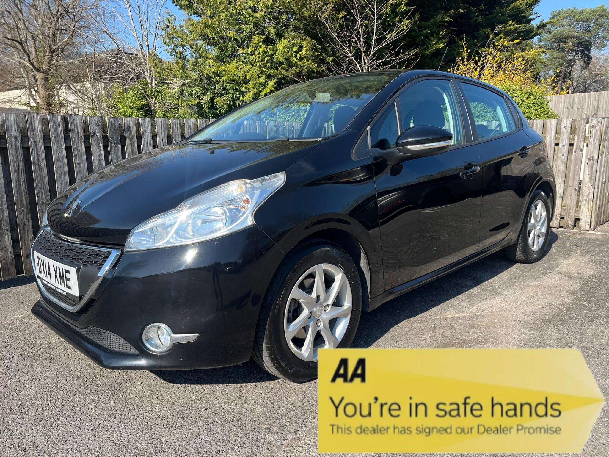 A 2014 PEUGEOT 208 1.2 VTi Active Euro 5 5dr A 2014 PEUGEOT 208 1.2 VTi Active Euro 5 5dr