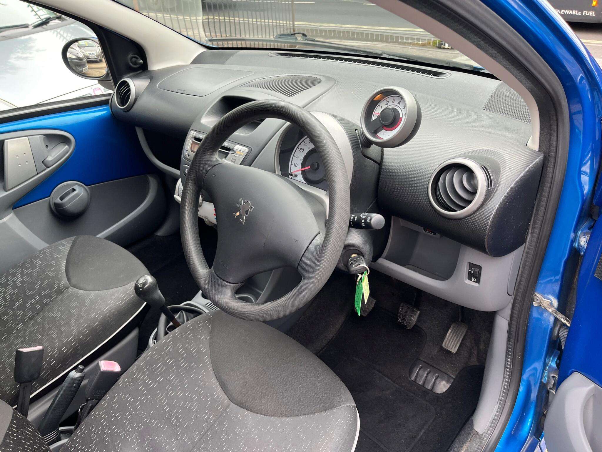 2009 PEUGEOT 107 2009 PEUGEOT 107