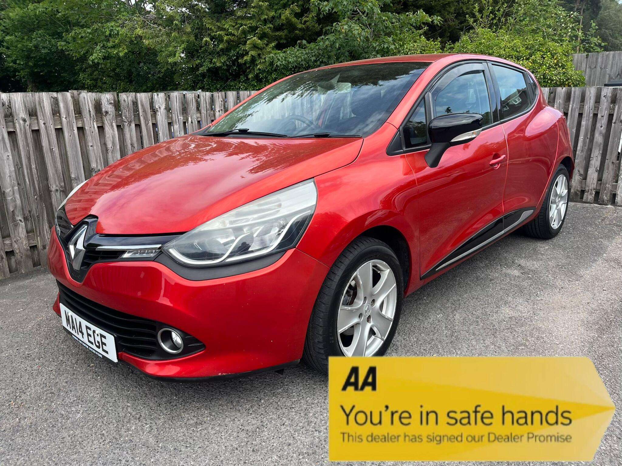 A 2014 RENAULT CLIO 1.2 16V Dynamique MediaNav Euro 5 5dr A 2014 RENAULT CLIO 1.2 16V Dynamique MediaNav Euro 5 5dr