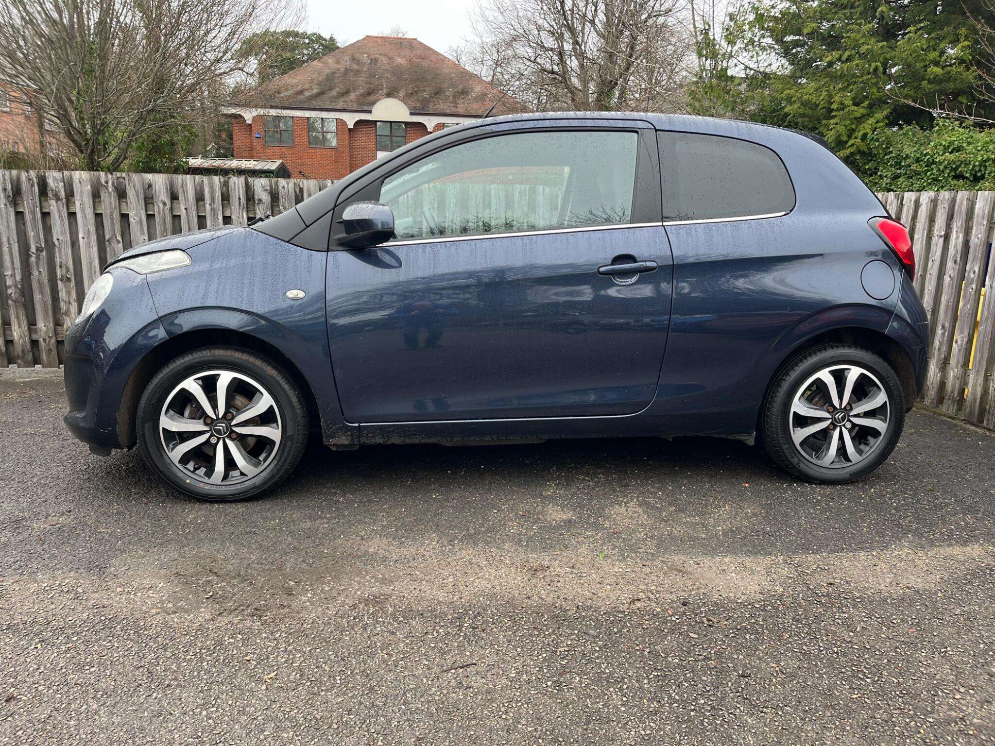 A 2016 CITROEN C1 1.0 VTi Flair Euro 6 (s/s) 3dr A 2016 CITROEN C1 1.0 VTi Flair Euro 6 (s/s) 3dr