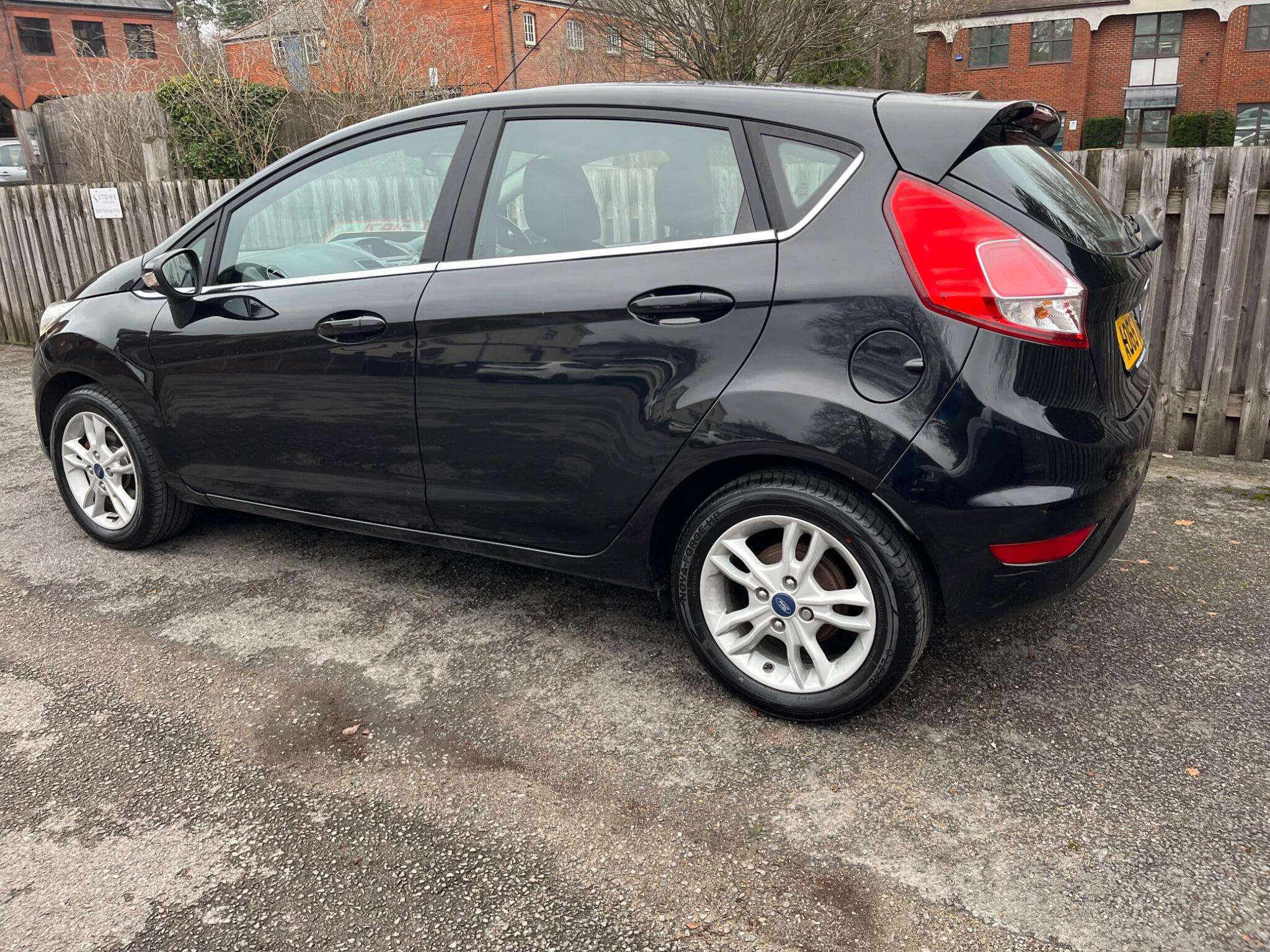 A 2015 FORD FIESTA 1.25 Zetec Euro 6 5dr A 2015 FORD FIESTA 1.25 Zetec Euro 6 5dr