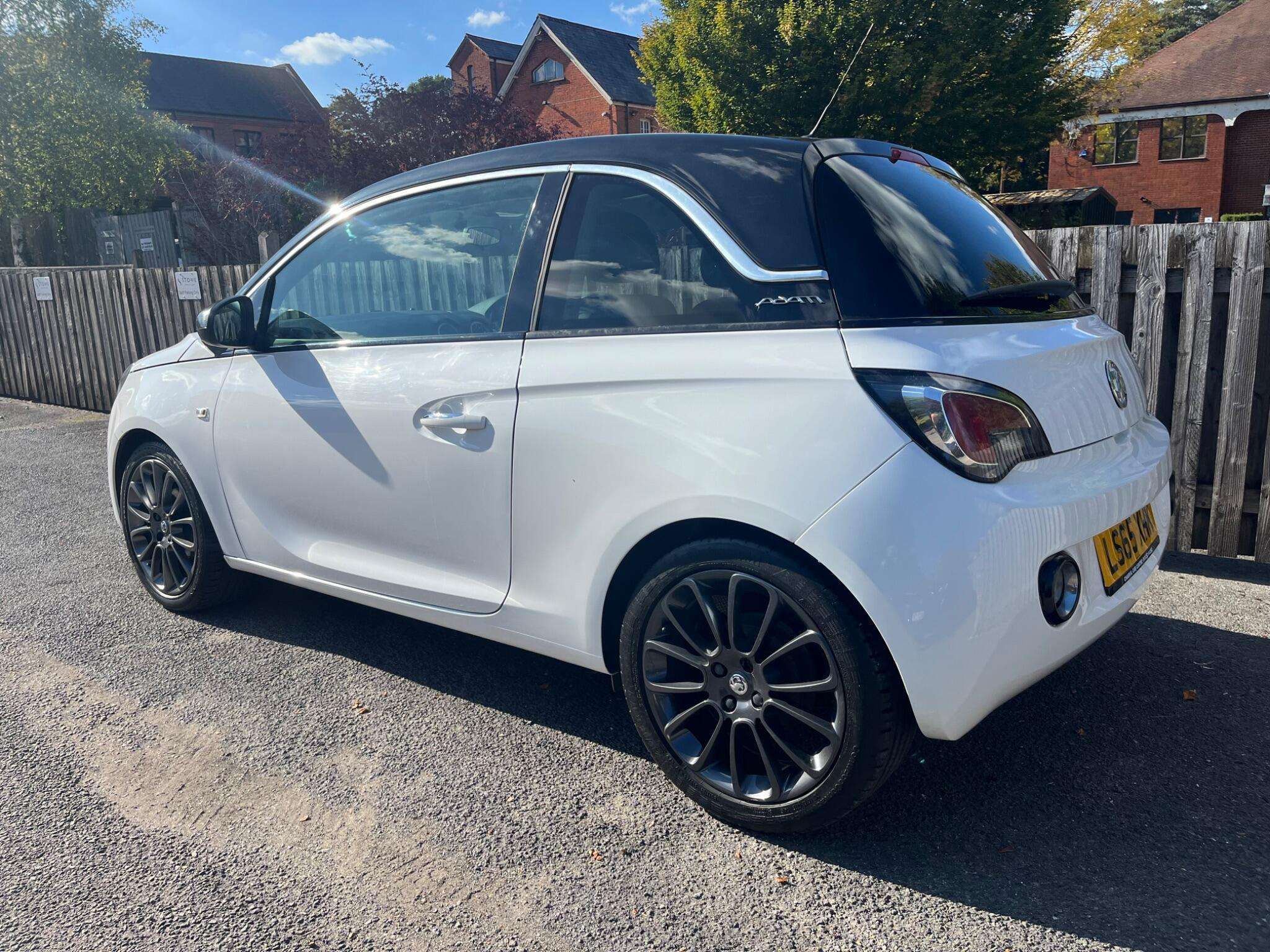 A 2015 VAUXHALL ADAM 1.4 16v GLAM Euro 5 3dr A 2015 VAUXHALL ADAM 1.4 16v GLAM Euro 5 3dr