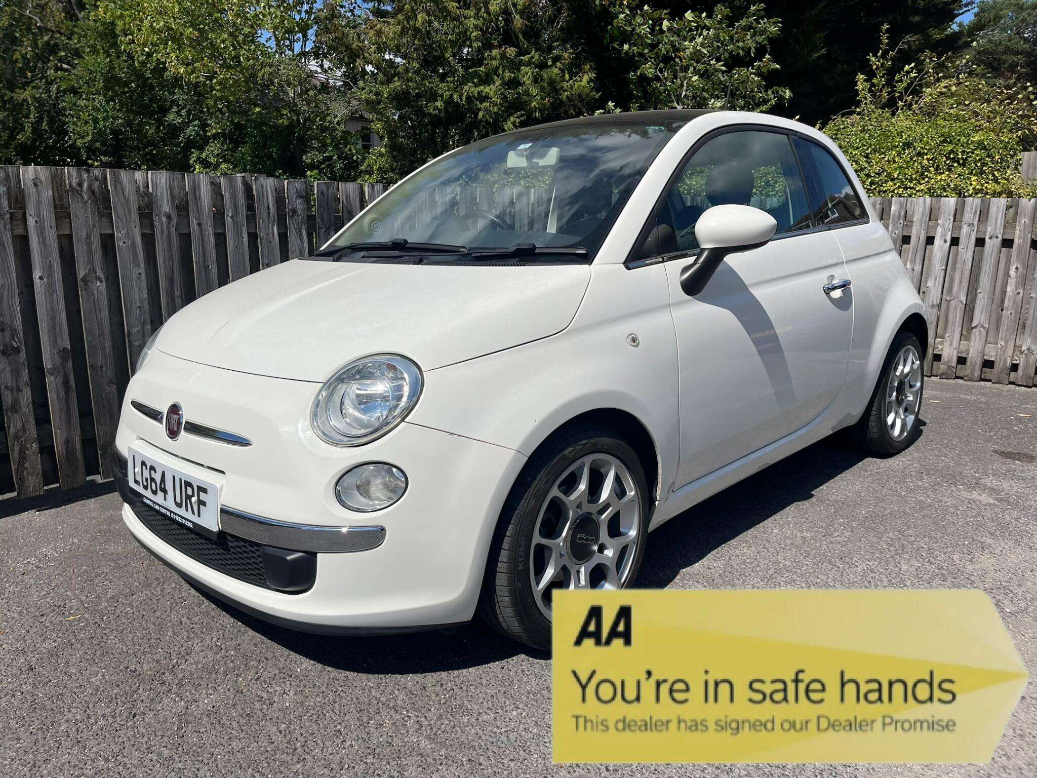 A 2014 FIAT 500 0.9 TwinAir Lounge Euro 6 (s/s) 3dr A 2014 FIAT 500 0.9 TwinAir Lounge Euro 6 (s/s) 3dr