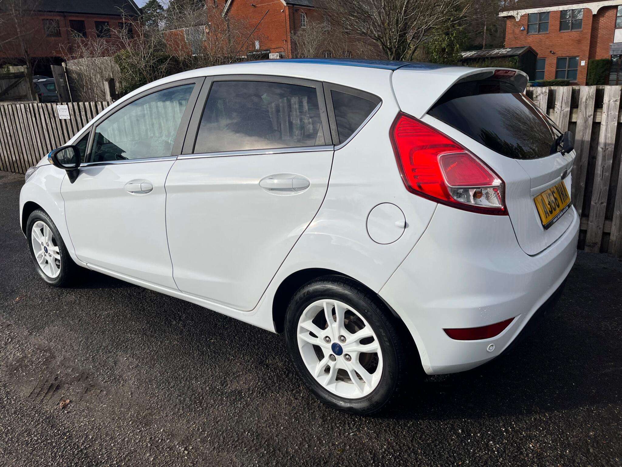 A 2017 FORD FIESTA 1.25 Zetec White Edition Euro 6 5dr A 2017 FORD FIESTA 1.25 Zetec White Edition Euro 6 5dr