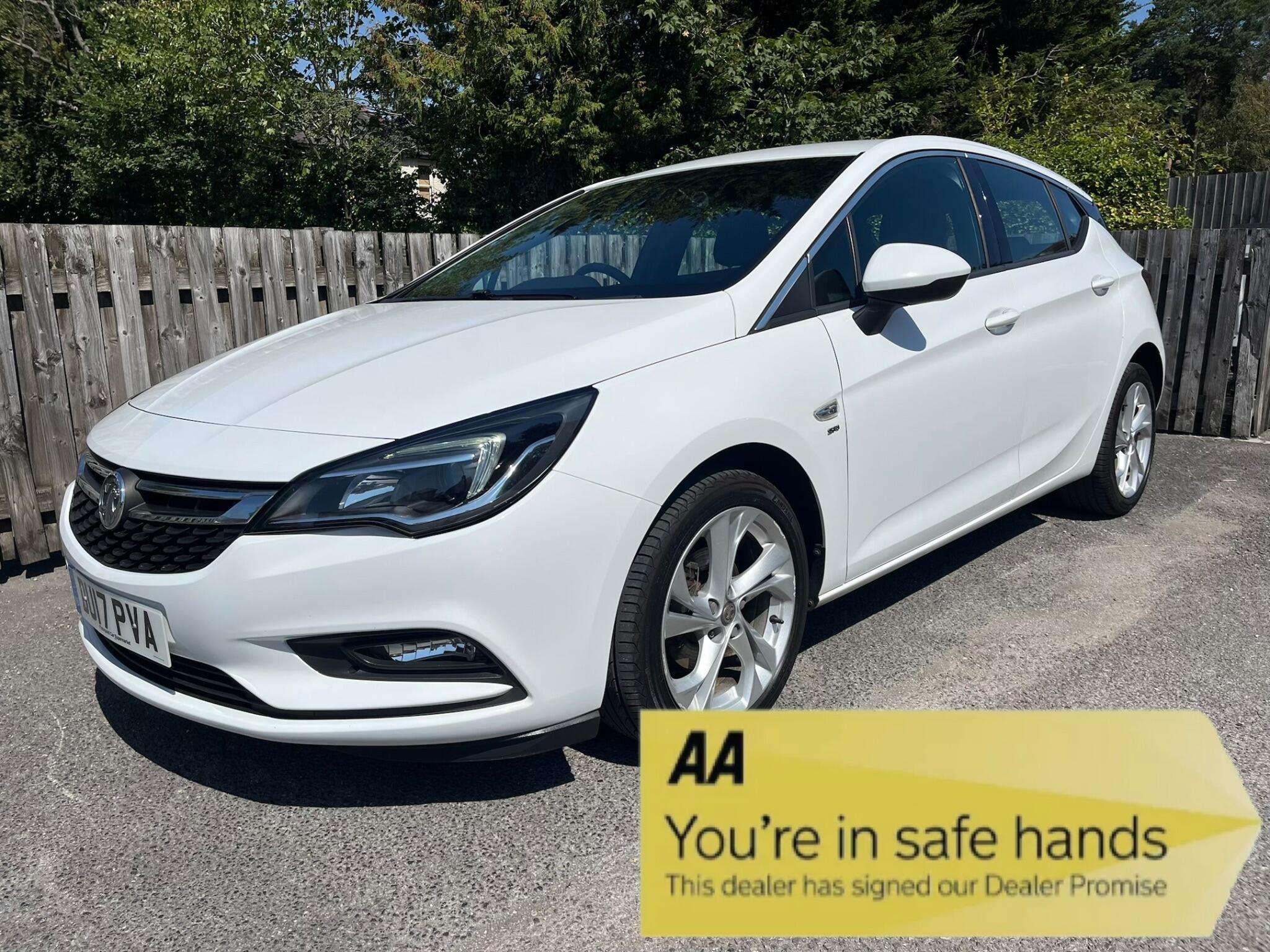 A 2017 VAUXHALL ASTRA 1.4i Turbo SRi Nav Euro 6 5dr A 2017 VAUXHALL ASTRA 1.4i Turbo SRi Nav Euro 6 5dr