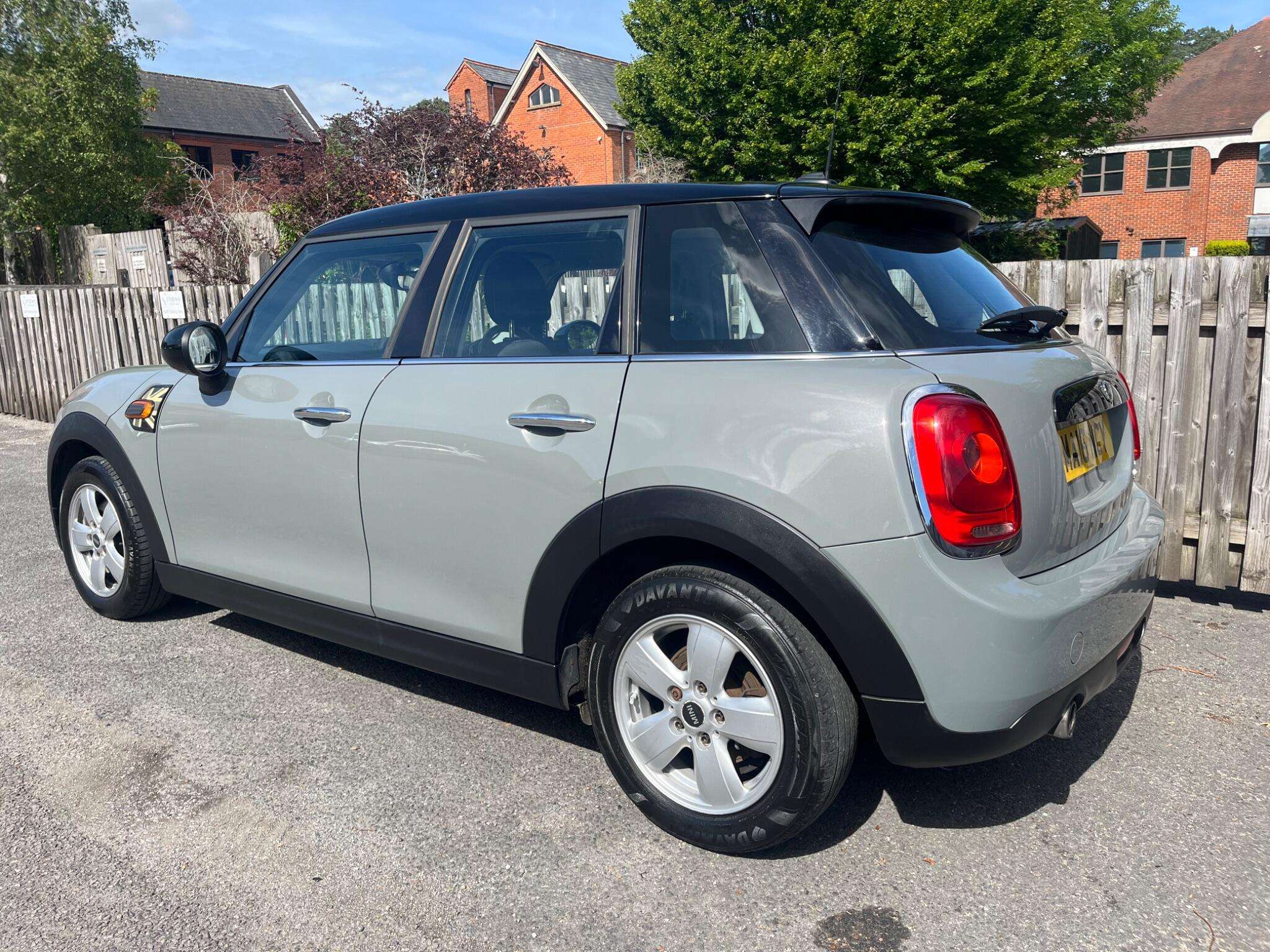 A 2016 MINI HATCH 1.5 Cooper Euro 6 (s/s) 5dr A 2016 MINI HATCH 1.5 Cooper Euro 6 (s/s) 5dr