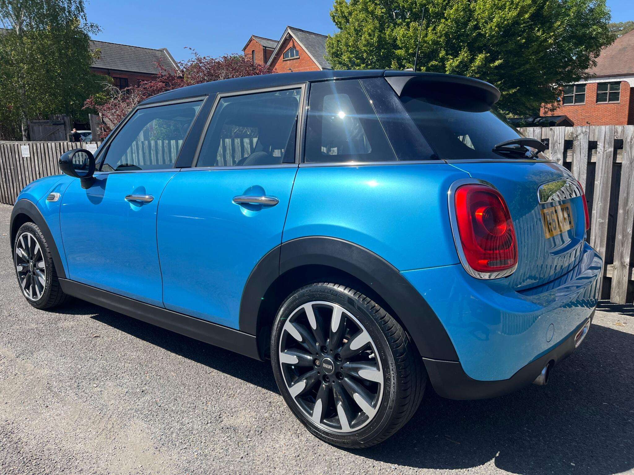 A 2017 MINI HATCH 1.5 Cooper Euro 6 (s/s) 5dr A 2017 MINI HATCH 1.5 Cooper Euro 6 (s/s) 5dr