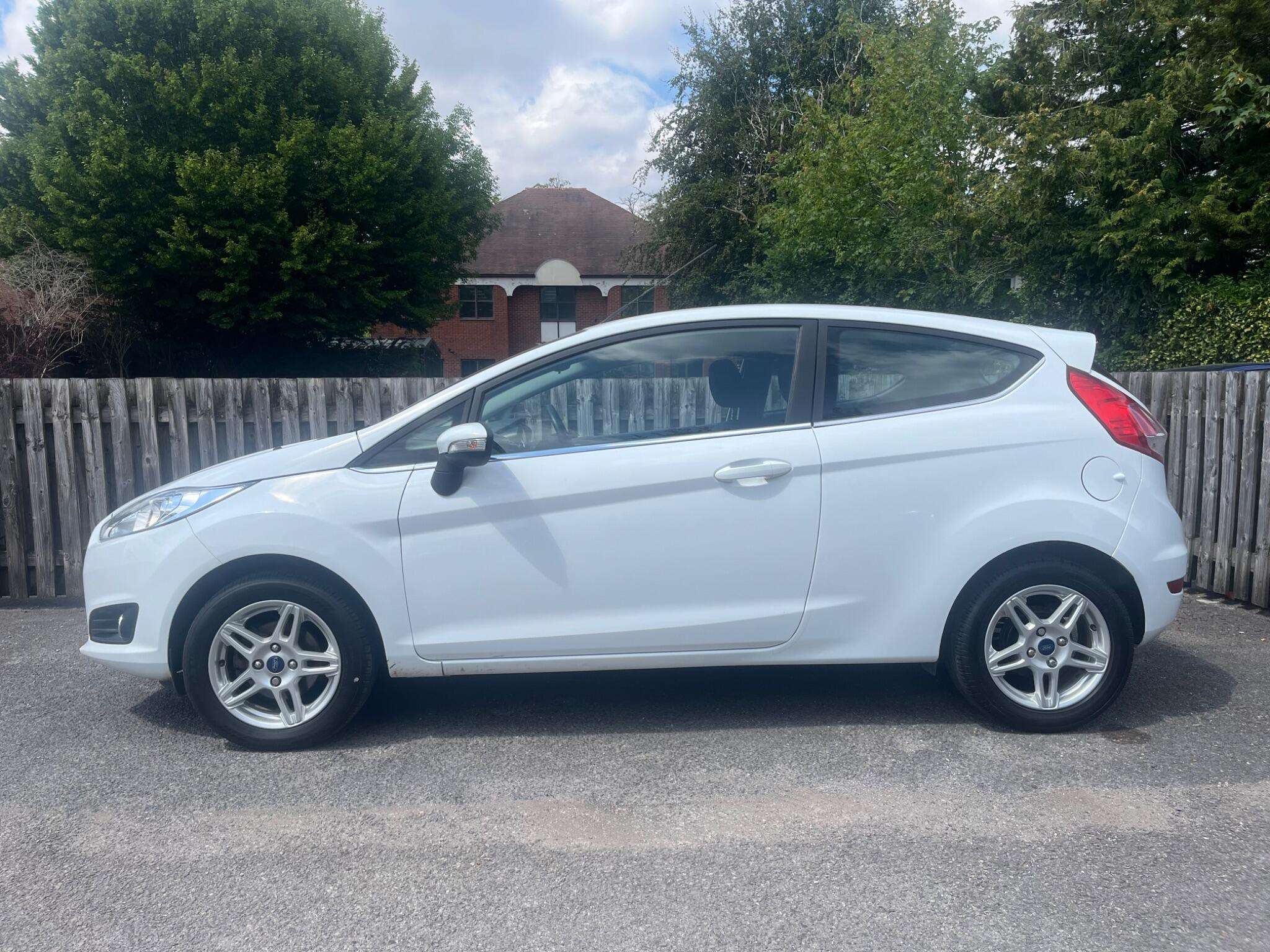 A 2013 FORD FIESTA 1.25 Zetec Euro 5 3dr A 2013 FORD FIESTA 1.25 Zetec Euro 5 3dr