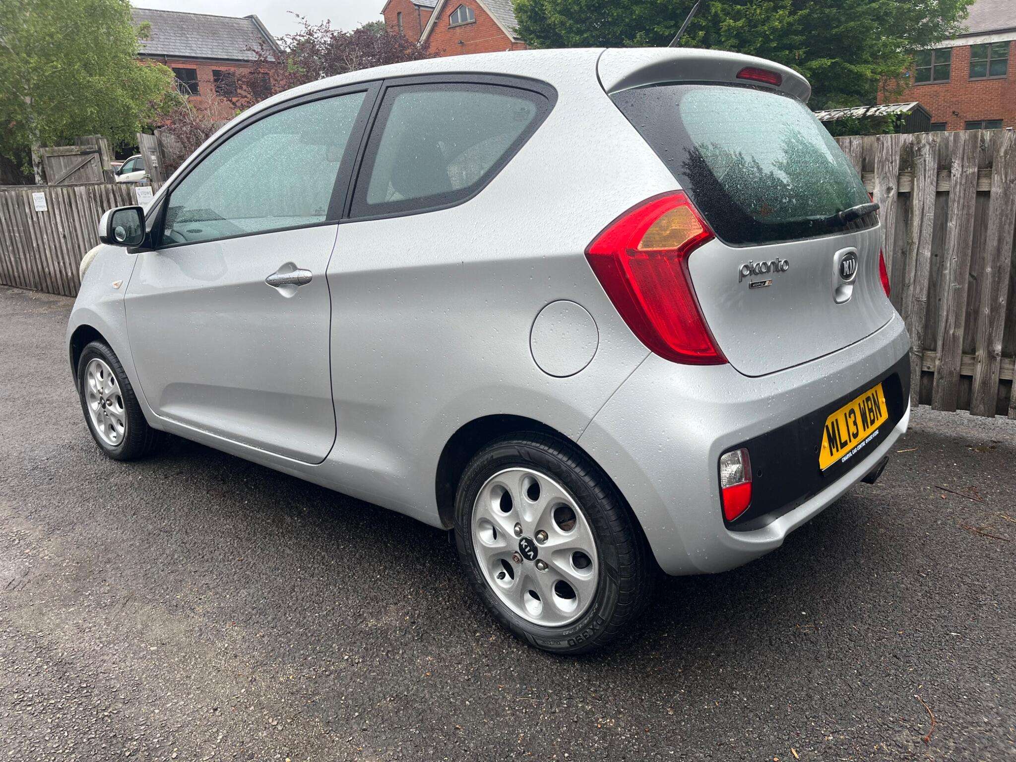 A 2013 KIA PICANTO 1.0 City Euro 5 3dr A 2013 KIA PICANTO 1.0 City Euro 5 3dr