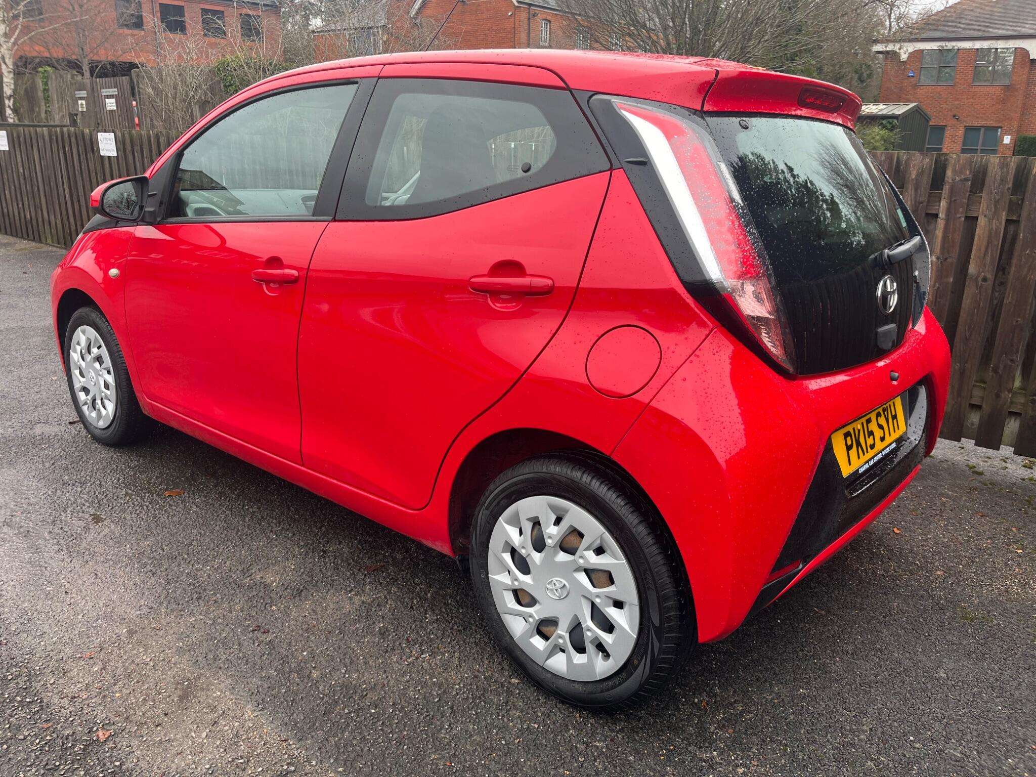 A 2015 TOYOTA AYGO 1.0 VVT-i x-play Euro 5 5dr Euro 5 A 2015 TOYOTA AYGO 1.0 VVT-i x-play Euro 5 5dr Euro 5