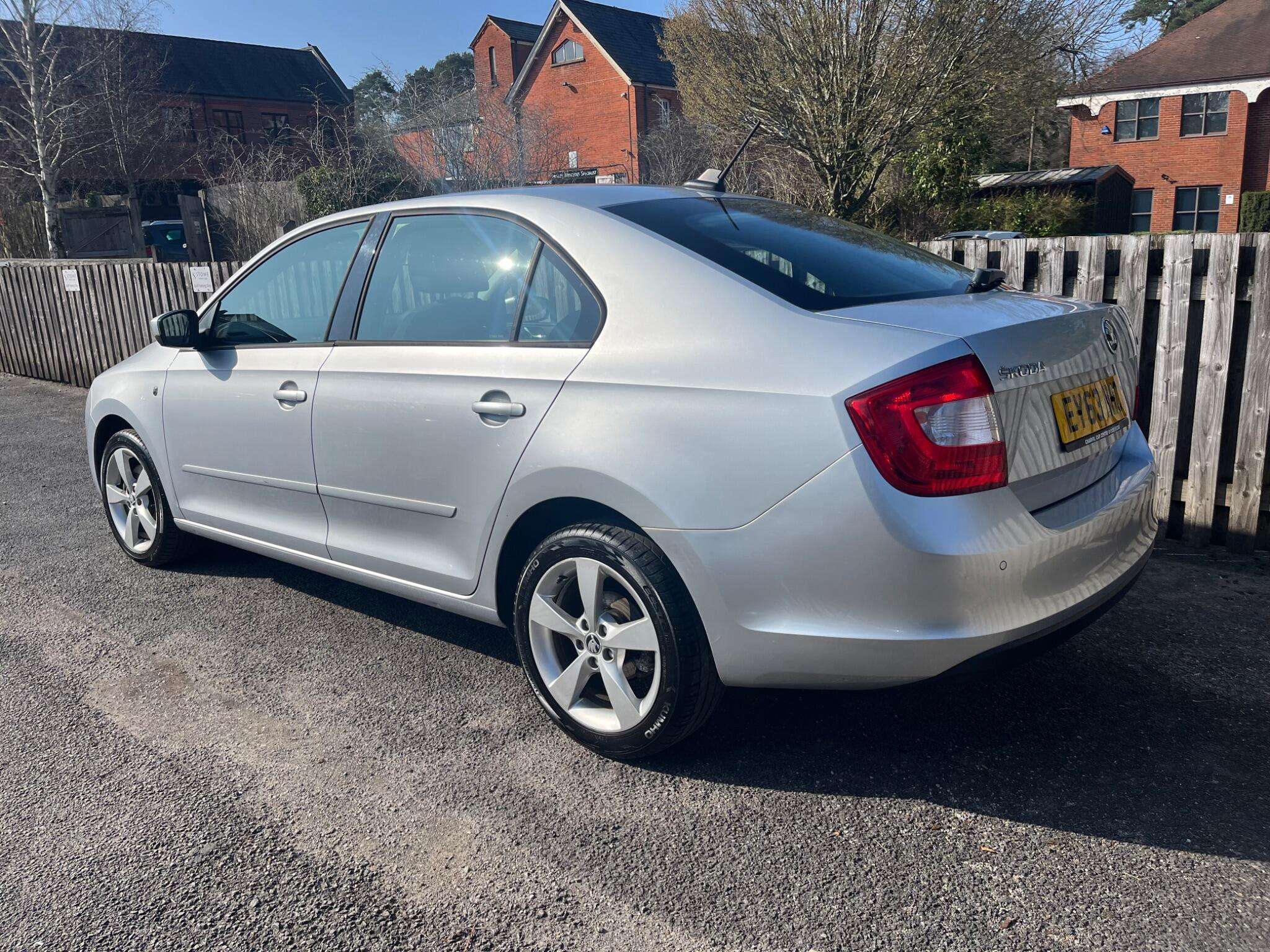 A 2013 SKODA RAPID ELEGANCE GREENTECH TSI A 2013 SKODA RAPID ELEGANCE GREENTECH TSI