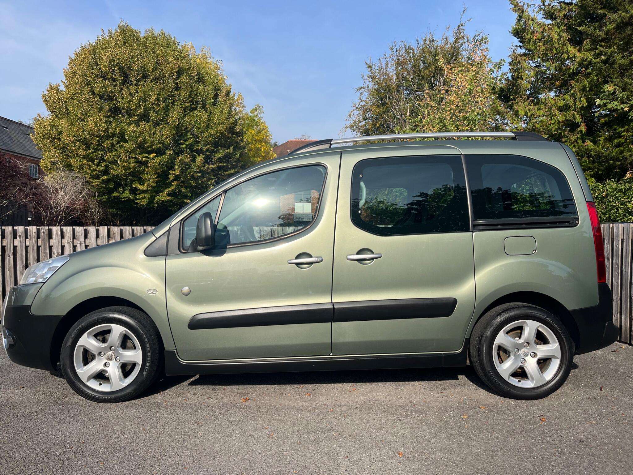 A 2011 PEUGEOT PARTNER TEPEE 1.6 HDi 8v Tepee Outdoor 5dr A 2011 PEUGEOT PARTNER TEPEE 1.6 HDi 8v Tepee Outdoor 5dr