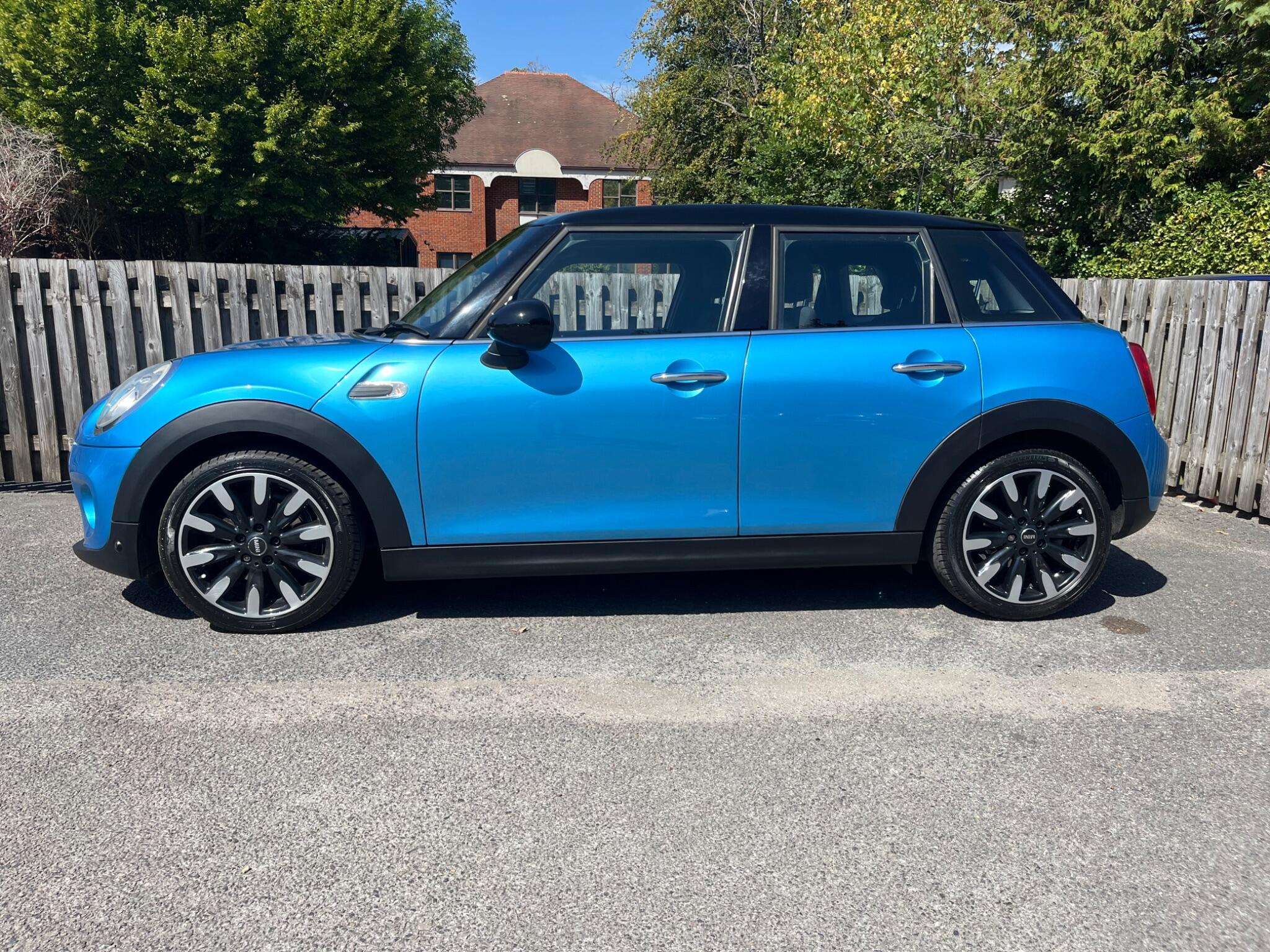 A 2017 MINI HATCH 1.5 Cooper Euro 6 (s/s) 5dr A 2017 MINI HATCH 1.5 Cooper Euro 6 (s/s) 5dr