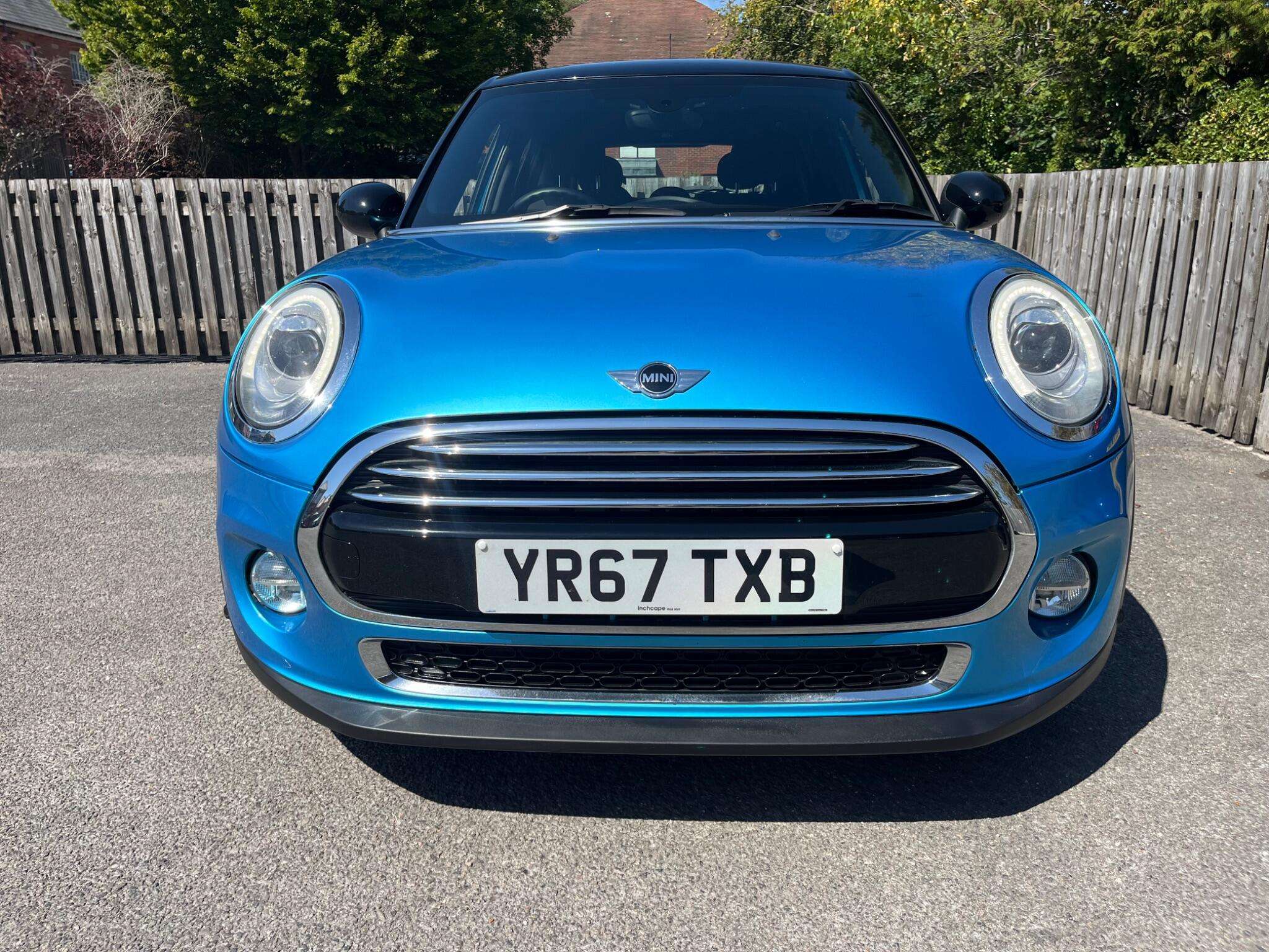 A 2017 MINI HATCH 1.5 Cooper Euro 6 (s/s) 5dr A 2017 MINI HATCH 1.5 Cooper Euro 6 (s/s) 5dr