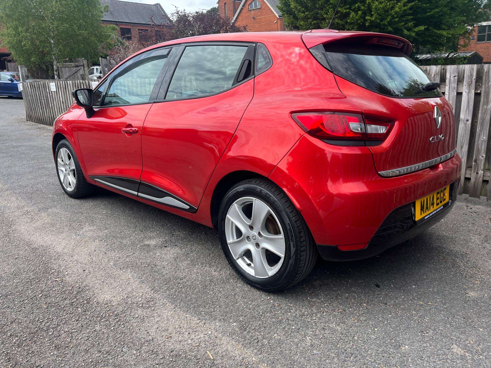A 2014 RENAULT CLIO 1.2 16V Dynamique MediaNav Euro 5 5dr A 2014 RENAULT CLIO 1.2 16V Dynamique MediaNav Euro 5 5dr