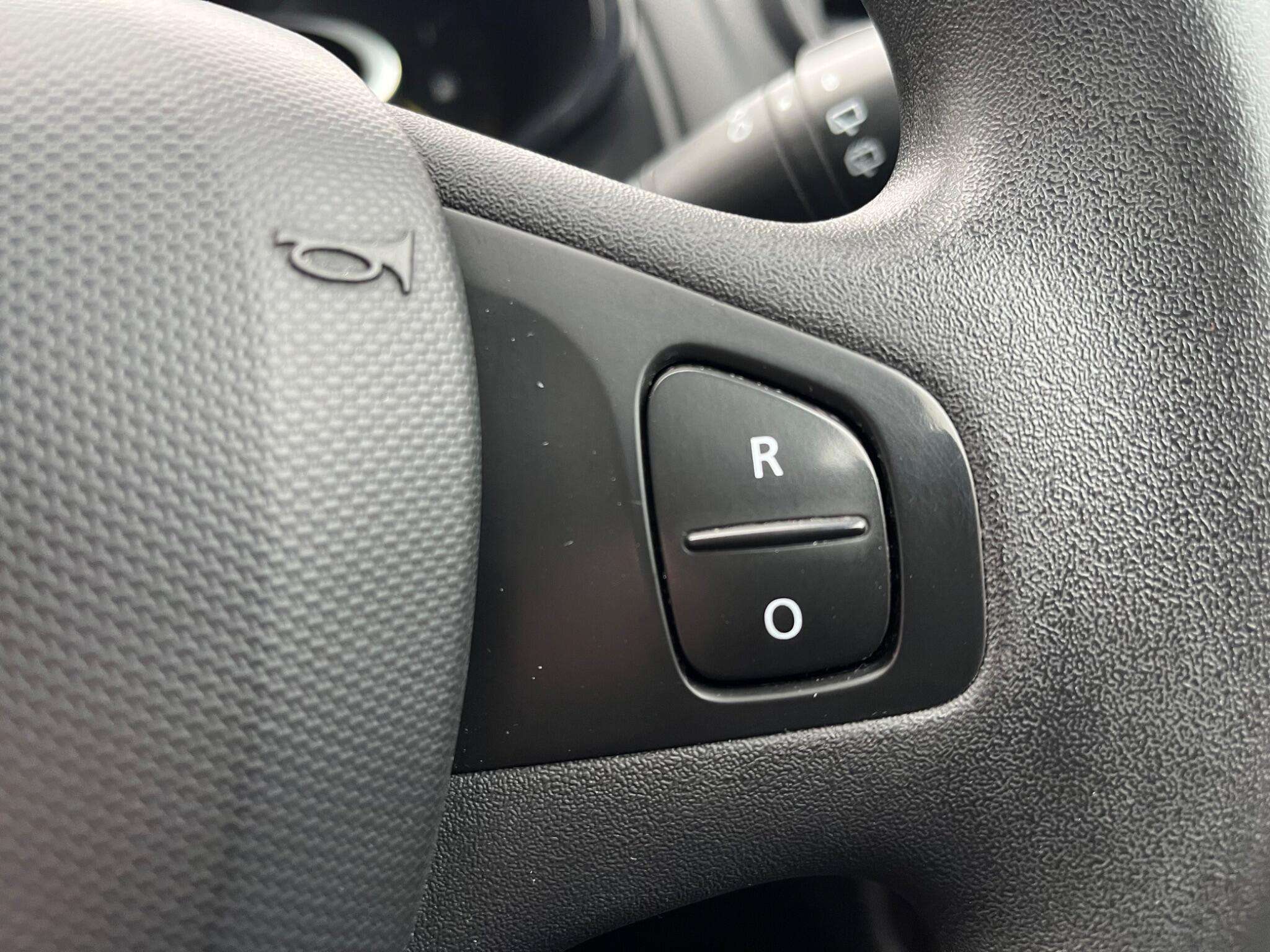 2015 RENAULT CLIO 2015 RENAULT CLIO