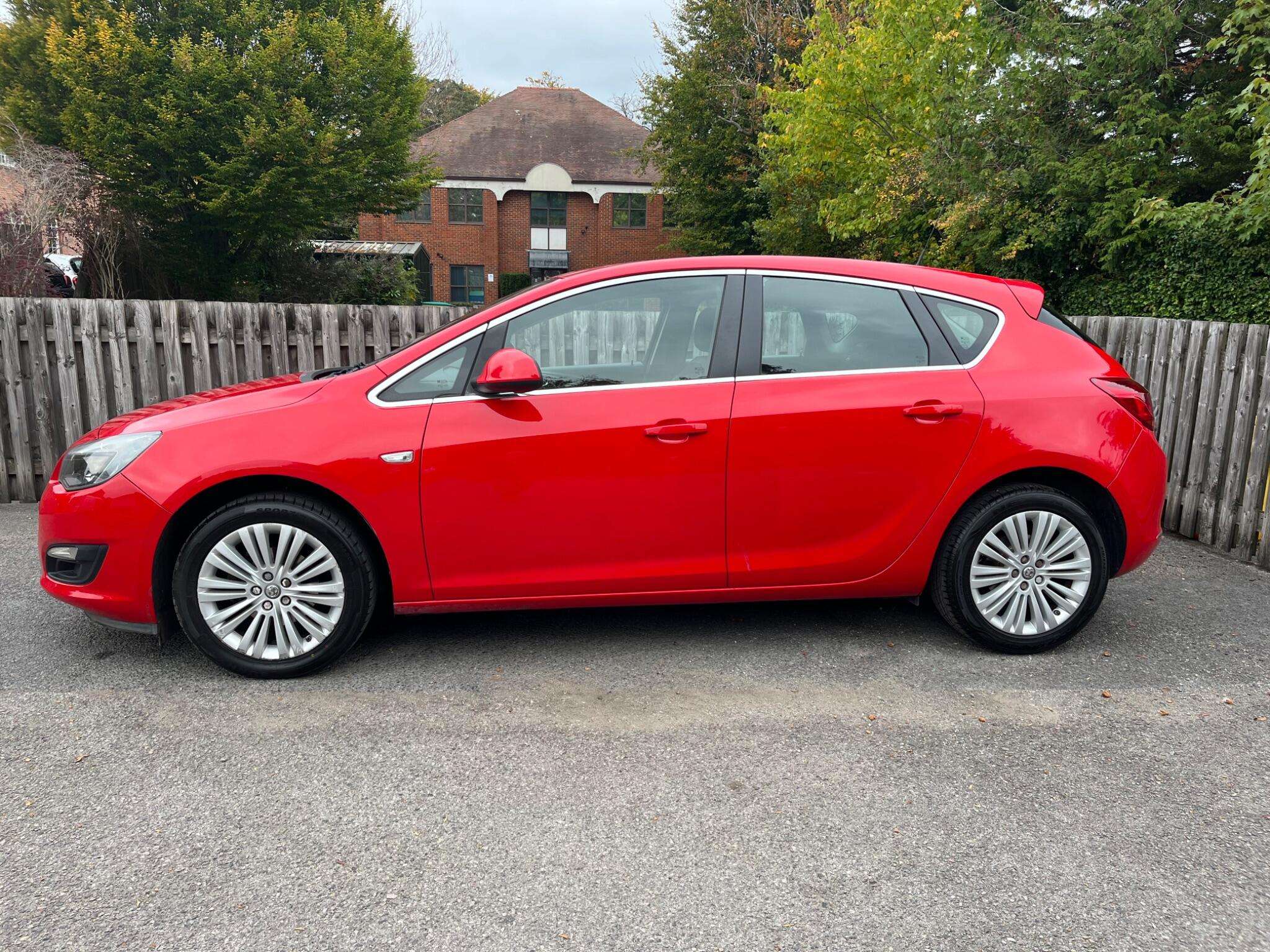 A 2015 VAUXHALL ASTRA 1.4i Excite Euro 6 5dr A 2015 VAUXHALL ASTRA 1.4i Excite Euro 6 5dr