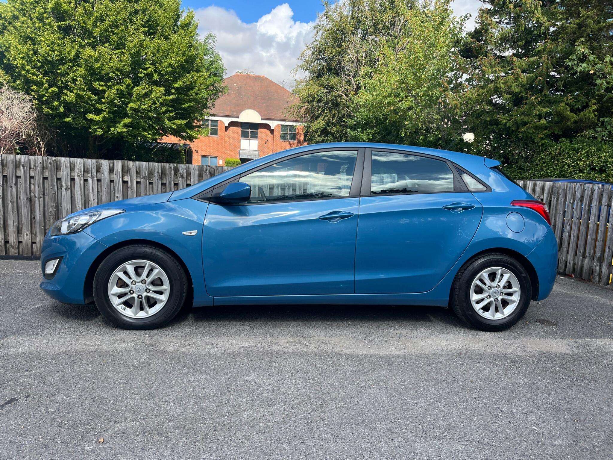 A 2015 HYUNDAI I30 1.6 CRDi Active Auto Euro 5 5dr A 2015 HYUNDAI I30 1.6 CRDi Active Auto Euro 5 5dr
