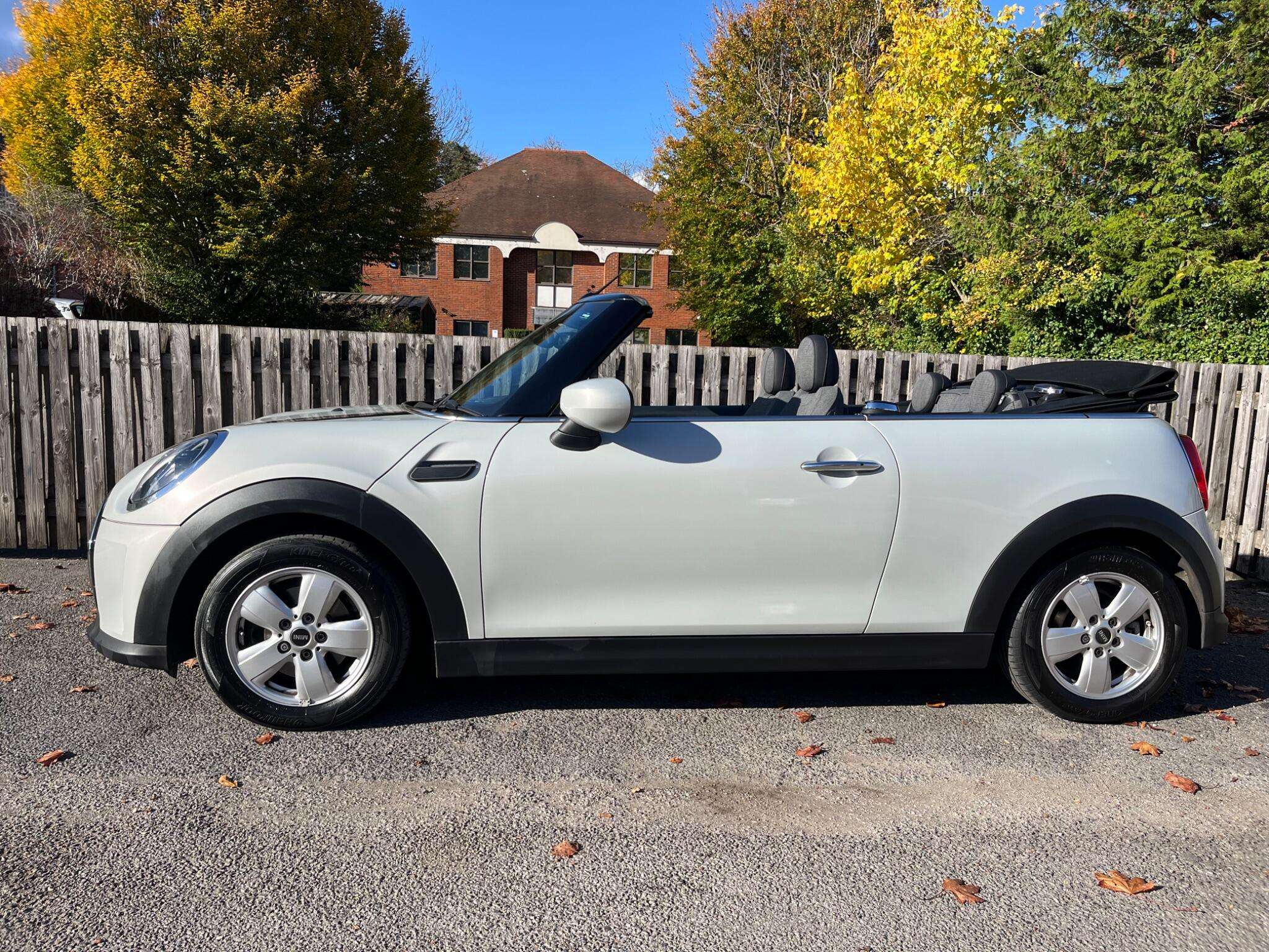 A 2022 MINI CONVERTIBLE 1.5 Cooper Classic Euro 6 (s/s) 2dr A 2022 MINI CONVERTIBLE 1.5 Cooper Classic Euro 6 (s/s) 2dr