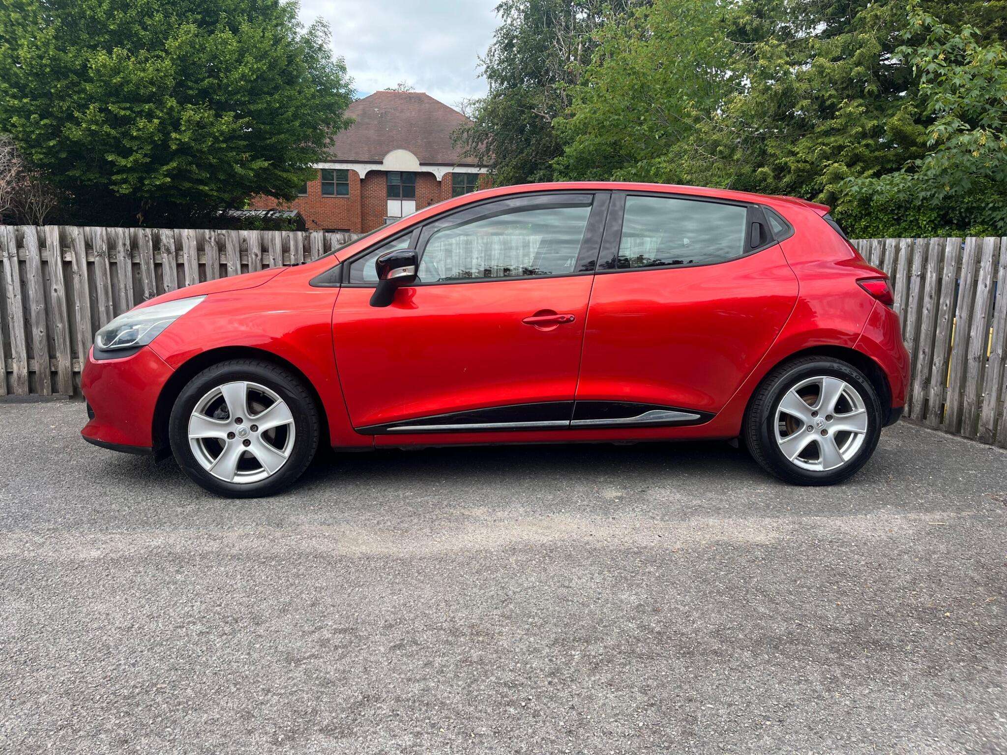 A 2014 RENAULT CLIO 1.2 16V Dynamique MediaNav Euro 5 5dr A 2014 RENAULT CLIO 1.2 16V Dynamique MediaNav Euro 5 5dr