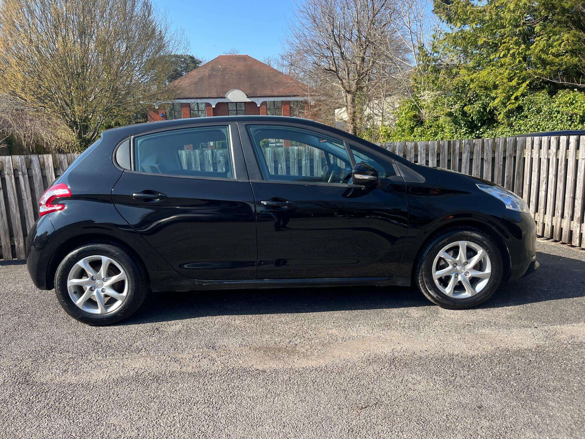 2014 PEUGEOT 208 2014 PEUGEOT 208