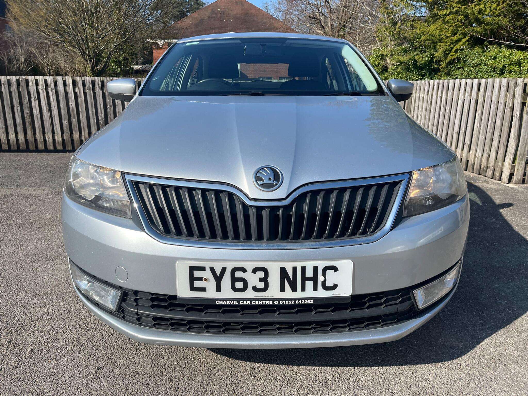 A 2013 SKODA RAPID ELEGANCE GREENTECH TSI A 2013 SKODA RAPID ELEGANCE GREENTECH TSI