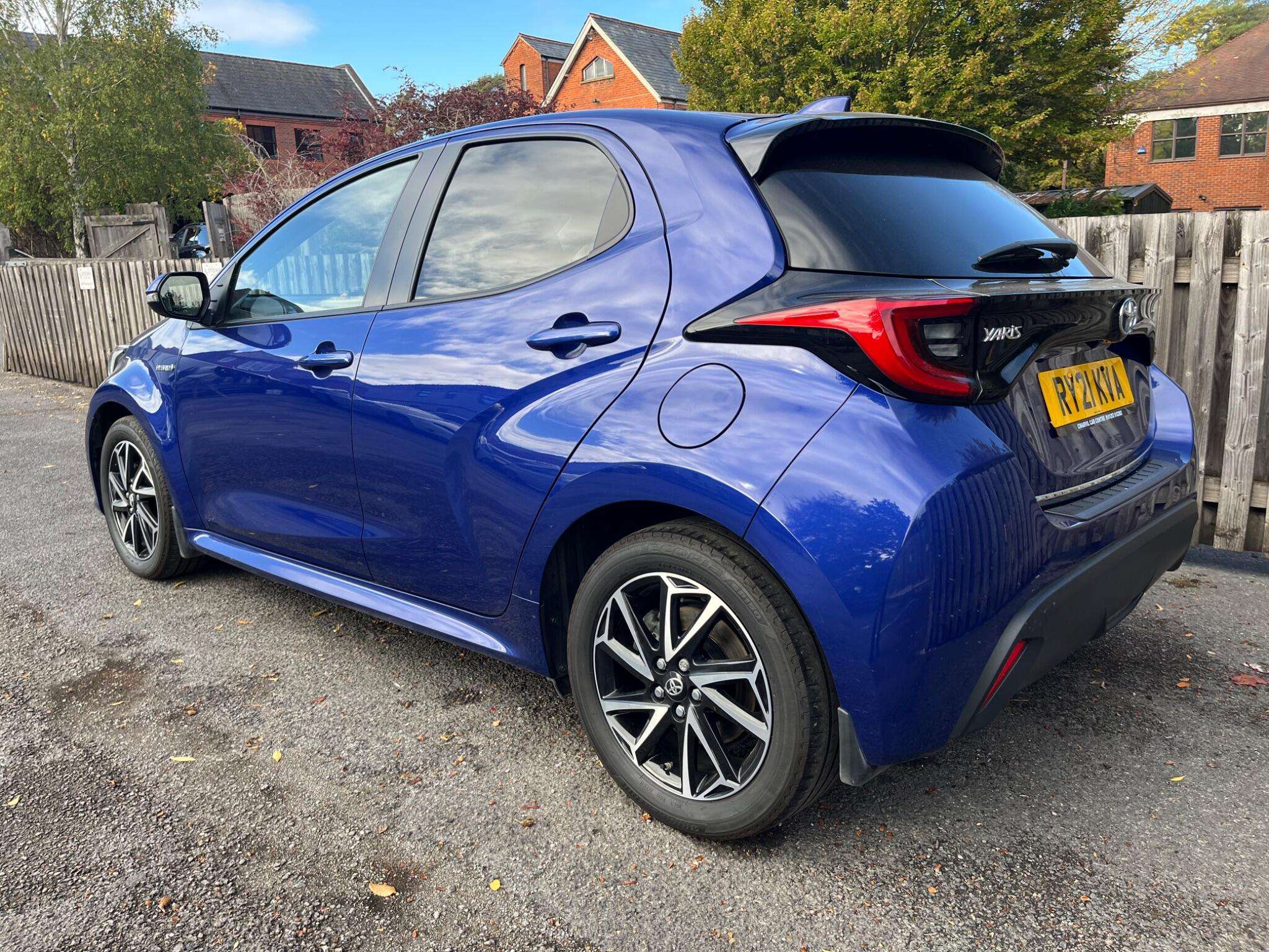A 2021 TOYOTA YARIS 1.5 VVT-h Design E-CVT Euro 6 (s/s) 5dr A 2021 TOYOTA YARIS 1.5 VVT-h Design E-CVT Euro 6 (s/s) 5dr
