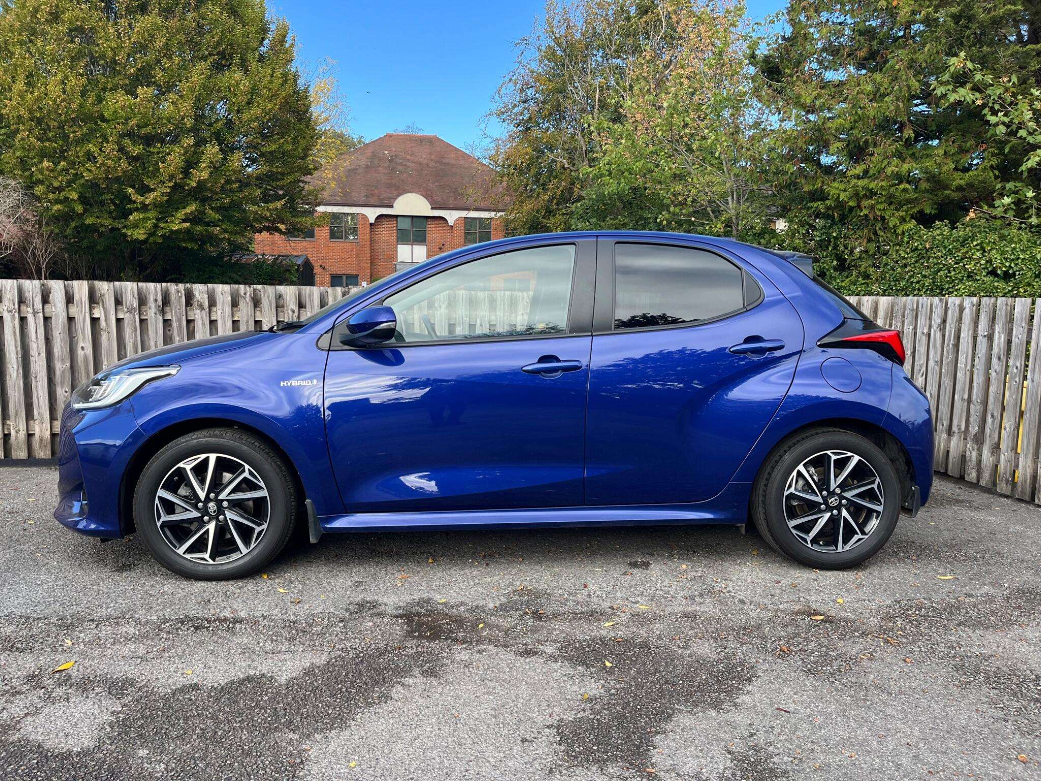 A 2021 TOYOTA YARIS 1.5 VVT-h Design E-CVT Euro 6 (s/s) 5dr A 2021 TOYOTA YARIS 1.5 VVT-h Design E-CVT Euro 6 (s/s) 5dr