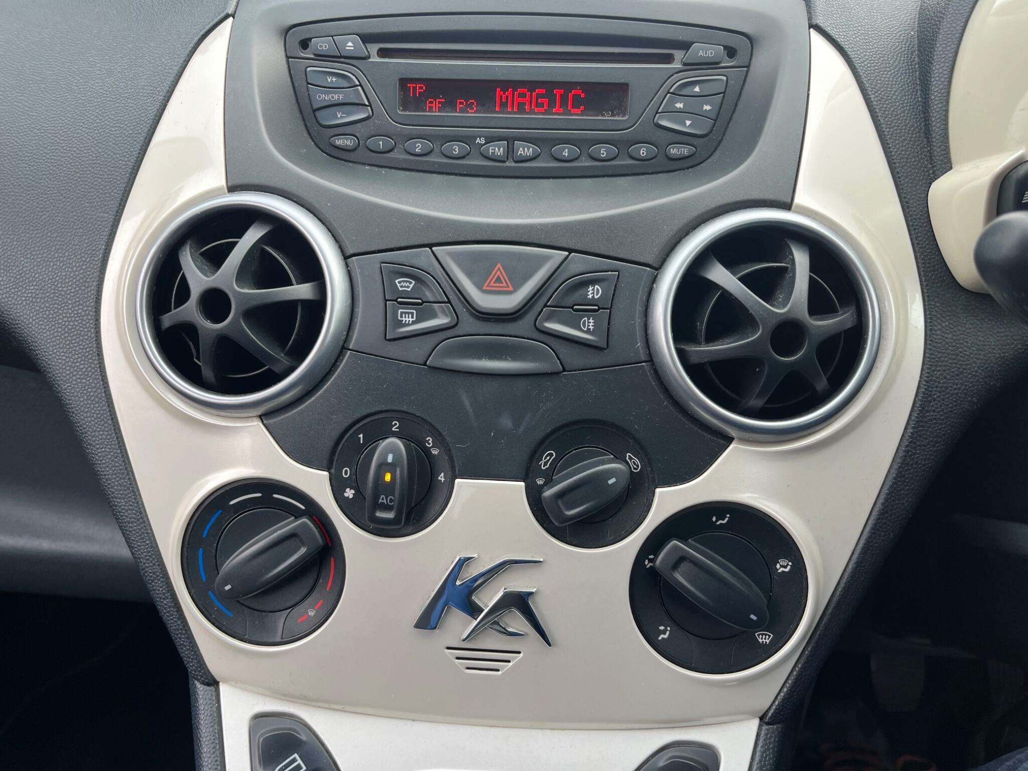 2011 FORD KA 2011 FORD KA