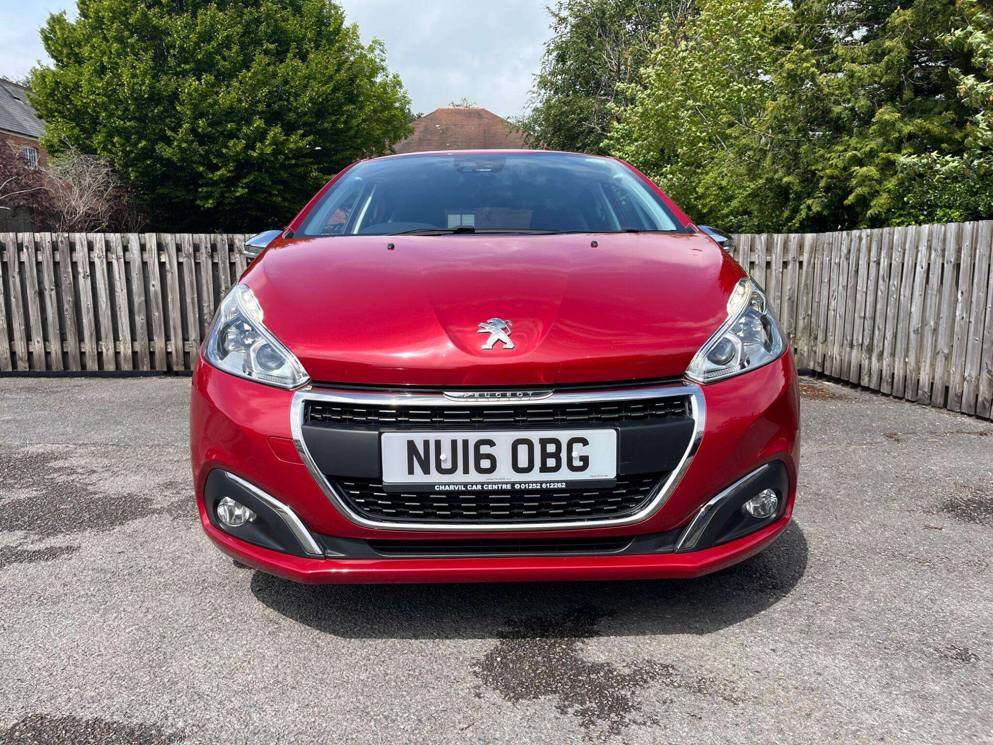 A 2016 PEUGEOT 208 1.2 PureTech Allure Euro 6 5dr A 2016 PEUGEOT 208 1.2 PureTech Allure Euro 6 5dr