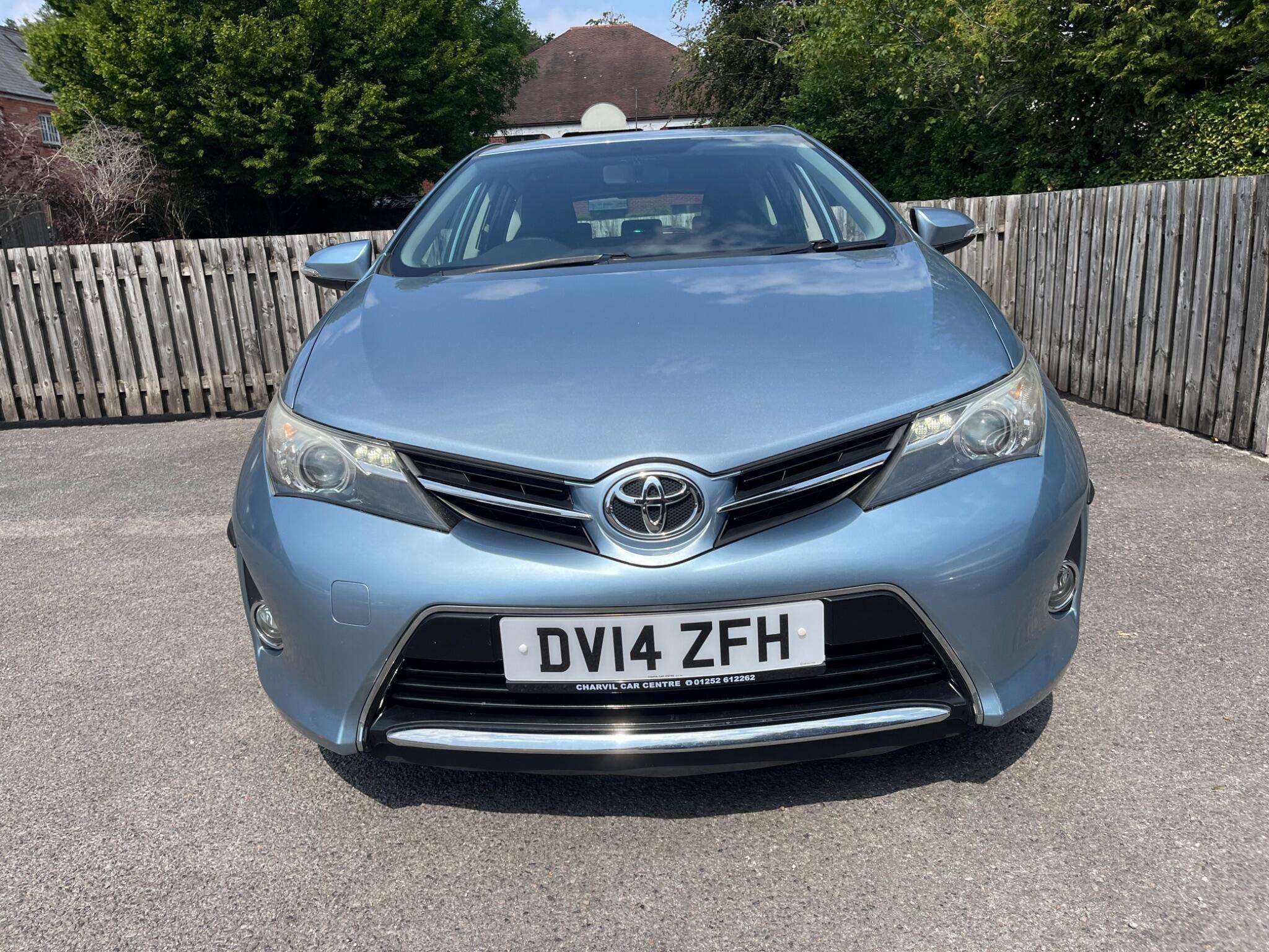 A 2014 TOYOTA AURIS 1.33 Dual VVT-i Icon Euro 5 (s/s) 5dr A 2014 TOYOTA AURIS 1.33 Dual VVT-i Icon Euro 5 (s/s) 5dr