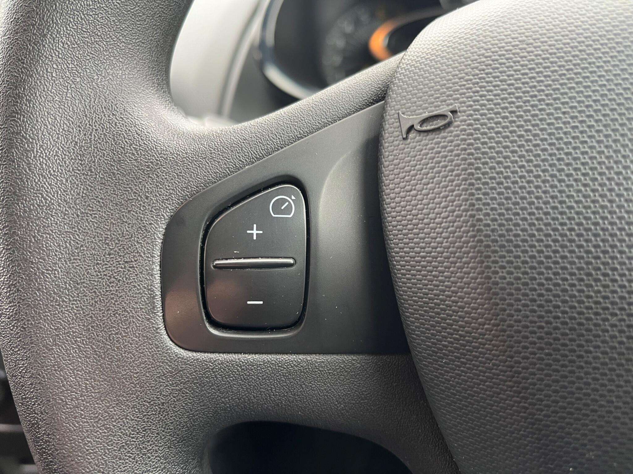 2015 RENAULT CLIO 2015 RENAULT CLIO