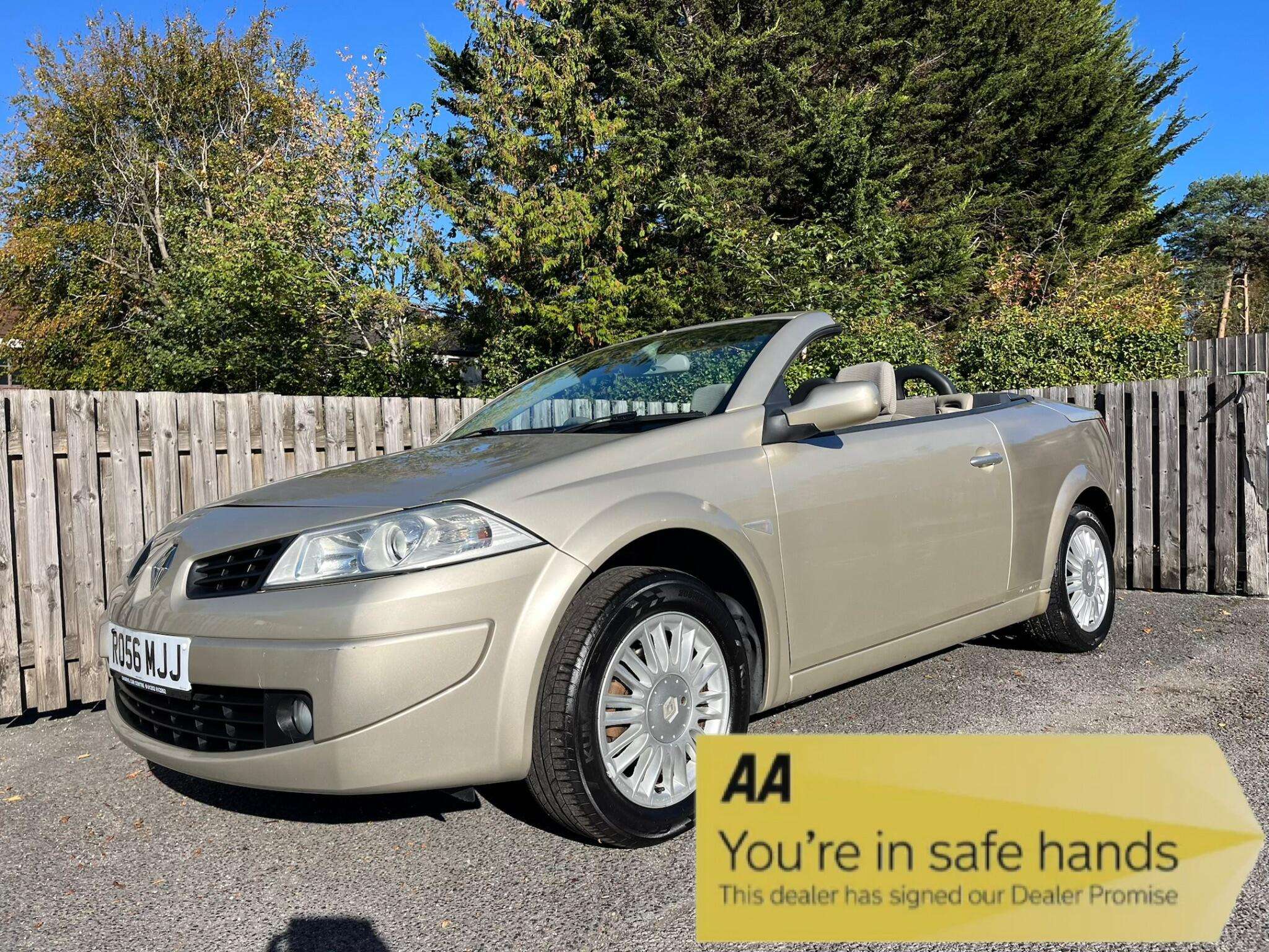 A 2006 RENAULT MEGANE 1.6 VVT Privilege 2dr A 2006 RENAULT MEGANE 1.6 VVT Privilege 2dr