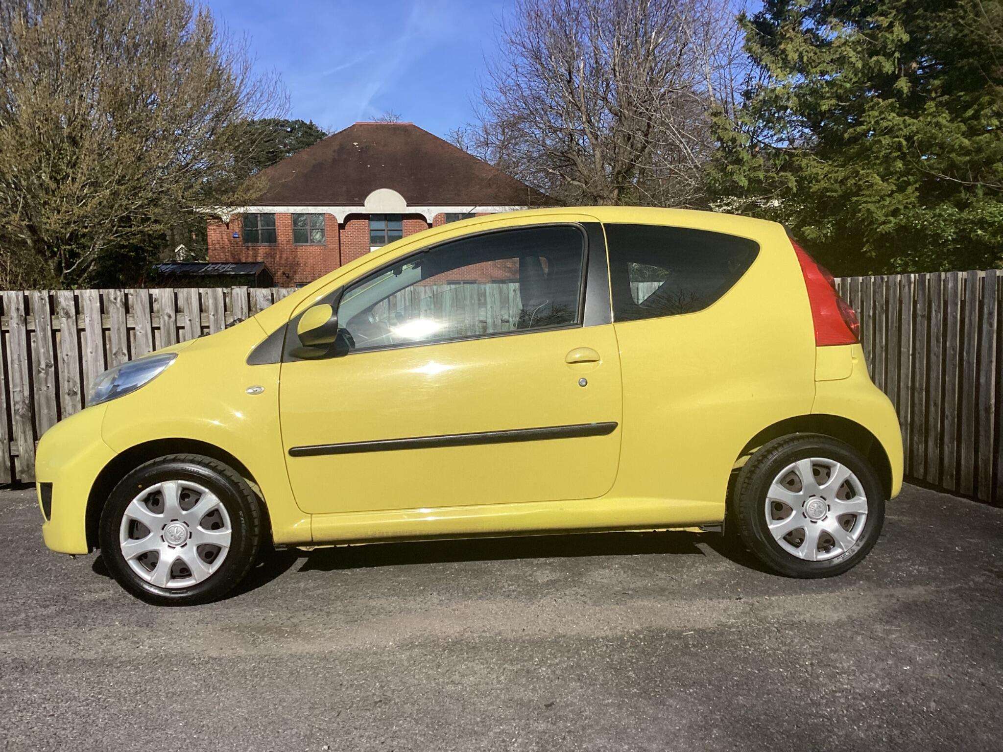 A 2010 PEUGEOT 107 1.0 12V Urban Euro 4 3dr A 2010 PEUGEOT 107 1.0 12V Urban Euro 4 3dr