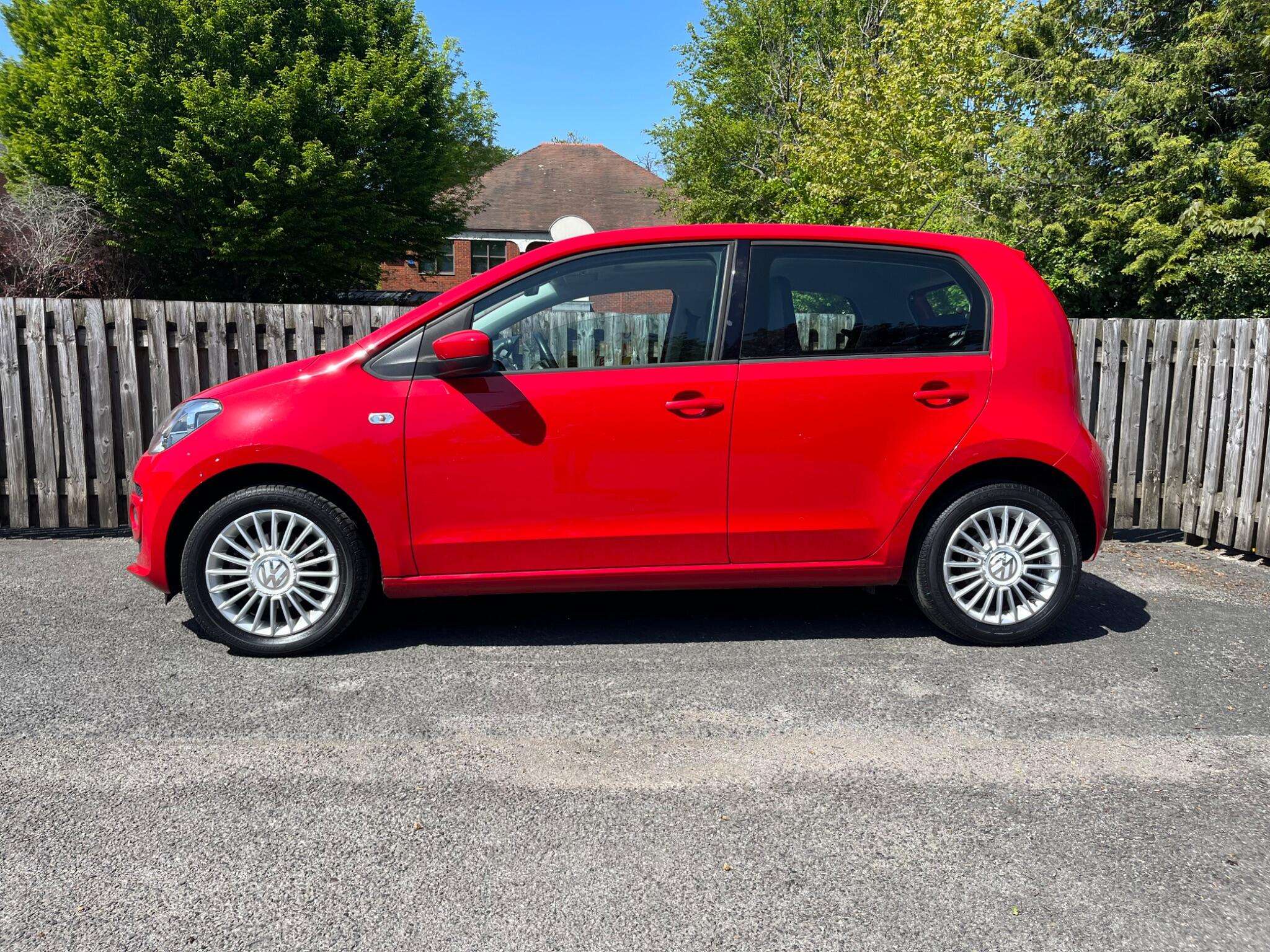 A 2013 VOLKSWAGEN UP! 1.0 High up! Euro 5 5dr A 2013 VOLKSWAGEN UP! 1.0 High up! Euro 5 5dr