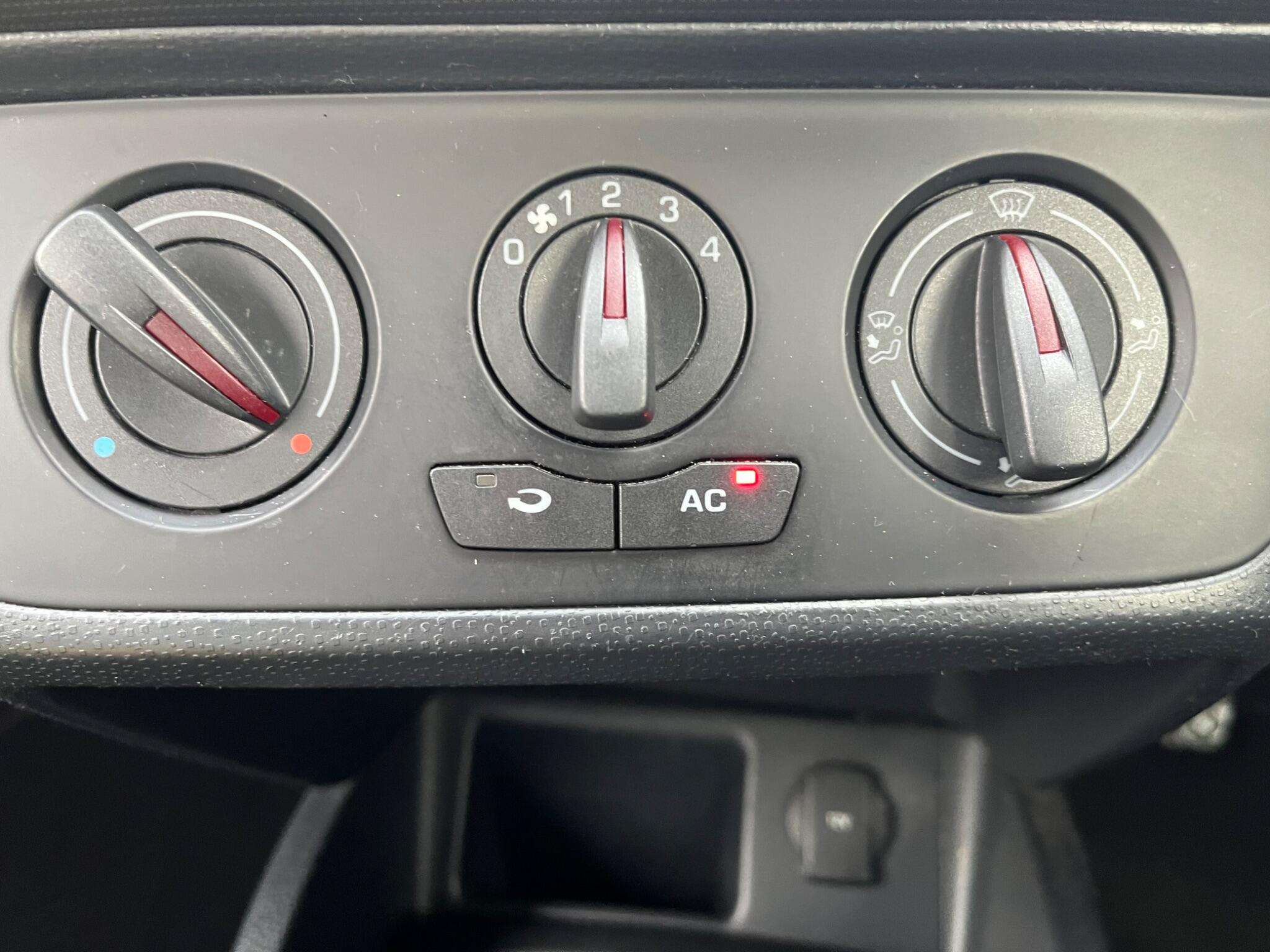 2013 SEAT IBIZA 2013 SEAT IBIZA